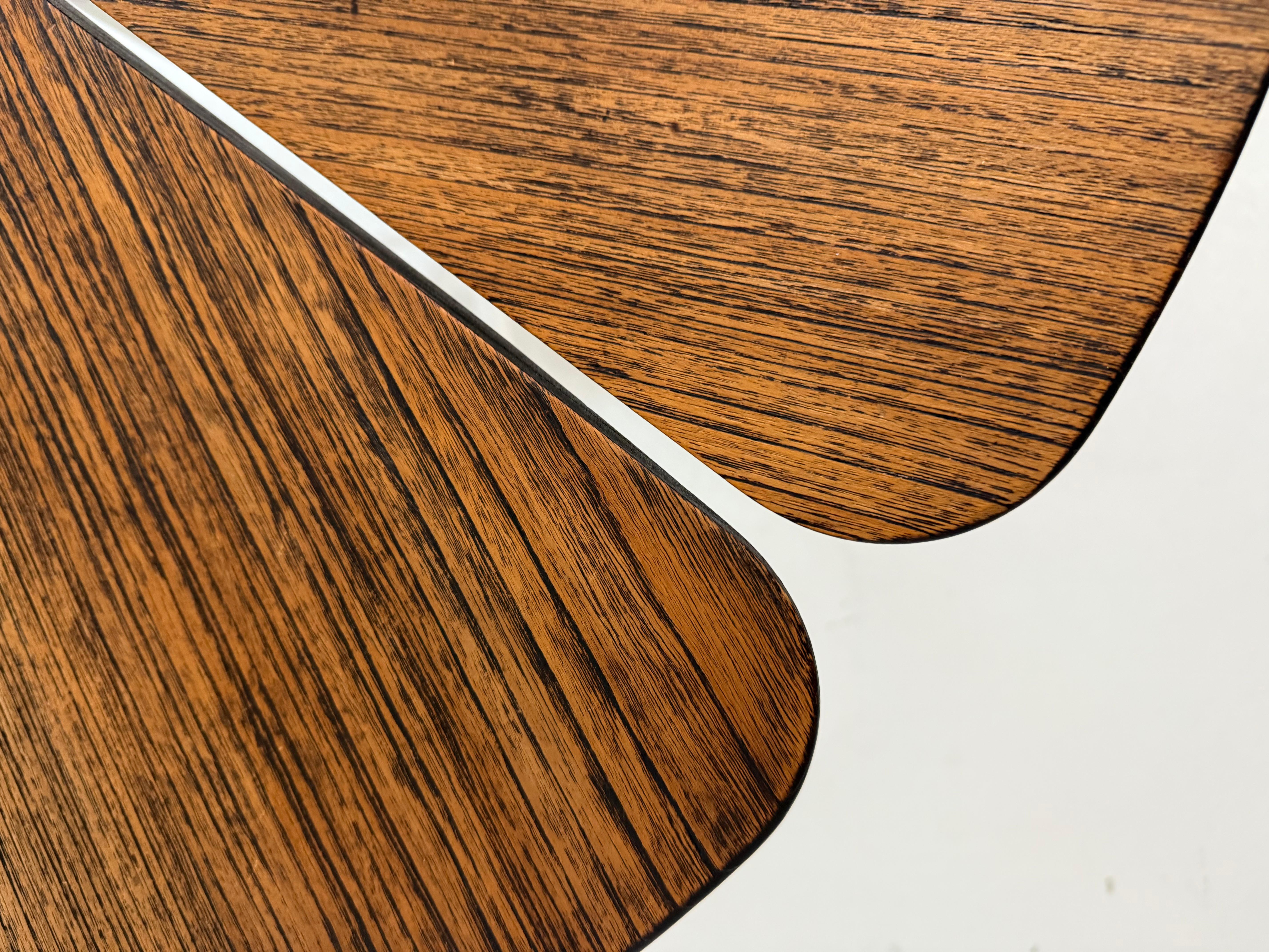 Früher Petal-Beistelltisch von Richard Schultz für Knoll aus Zedernholz, USA, 1960er Jahre (Mitte des 20. Jahrhunderts) im Angebot