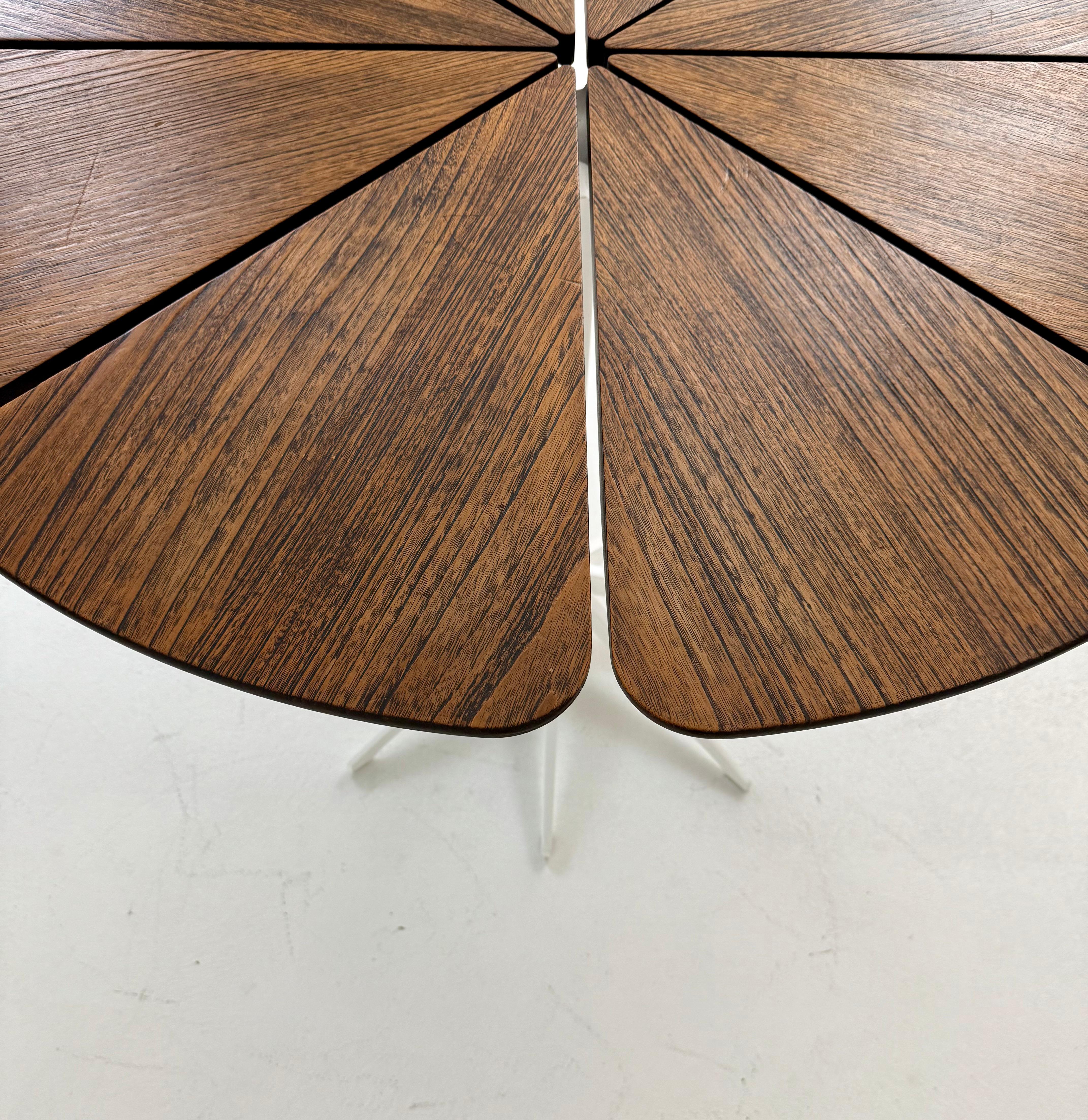 Früher Petal-Beistelltisch von Richard Schultz für Knoll aus Zedernholz, USA, 1960er Jahre (Metall) im Angebot
