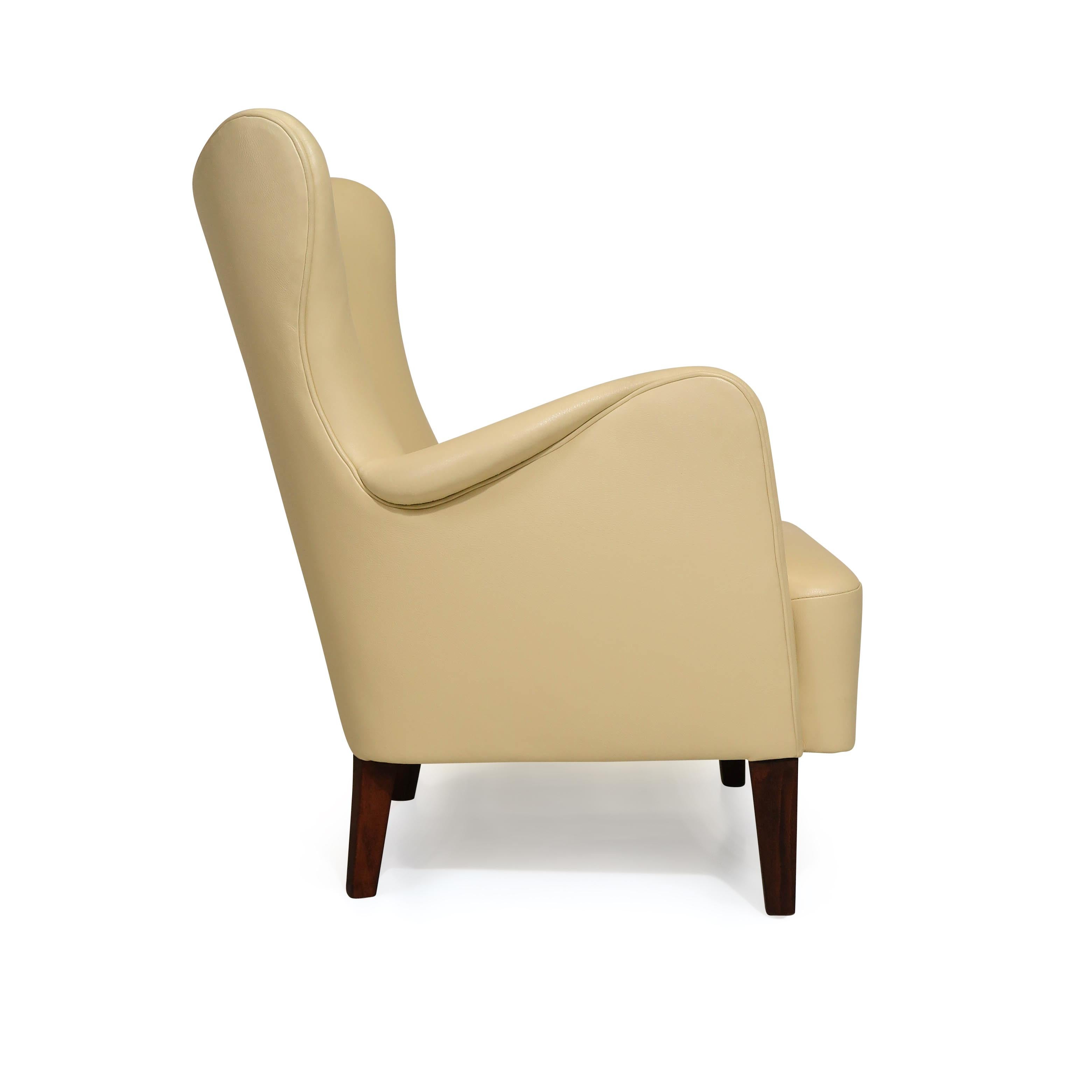 Scandinavian Modern Early Peter Hvidt Lounge Chair in Light Yellow Cream Leather