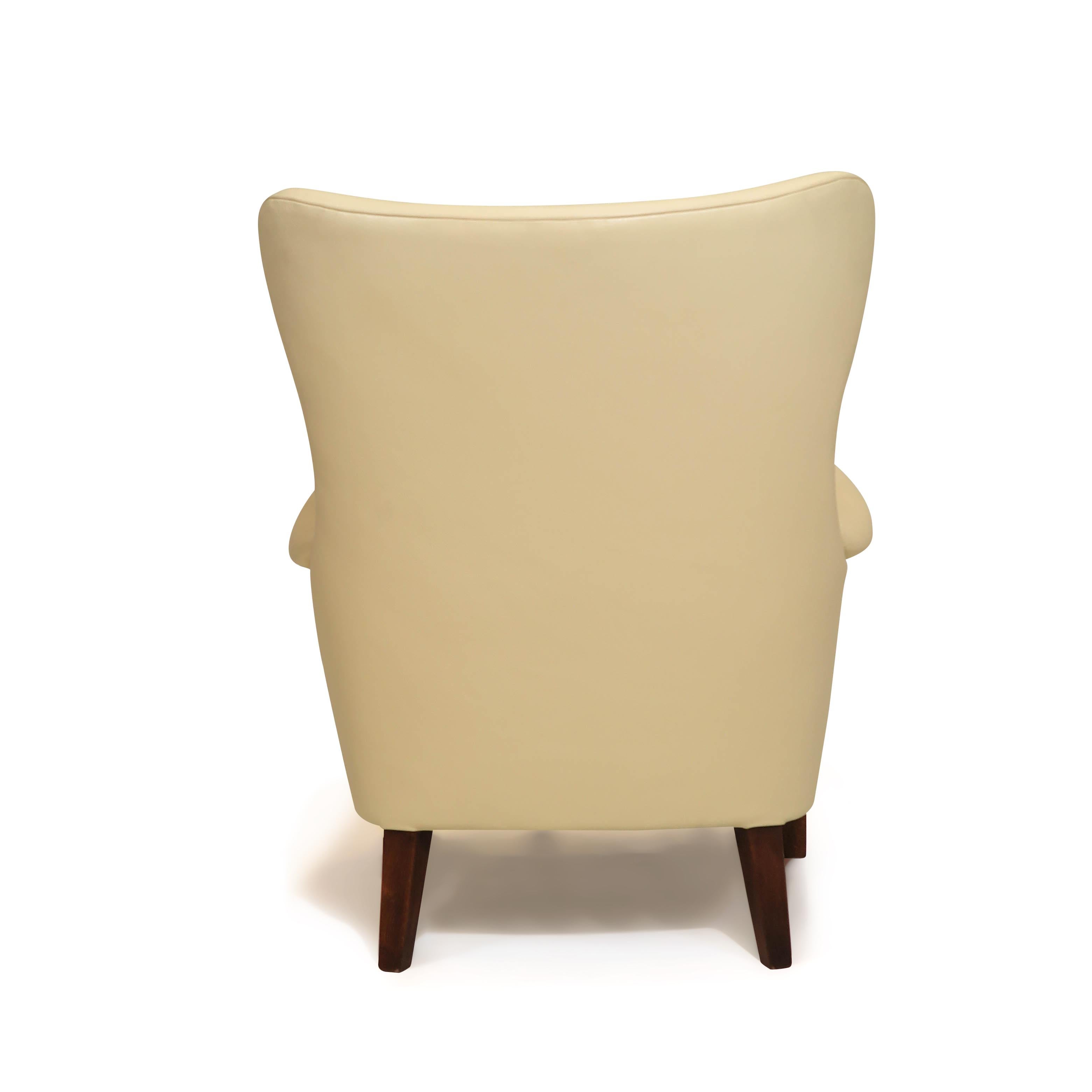 Early Peter Hvidt Lounge Chair in Light Yellow Cream Leather In Excellent Condition In Oakland, CA