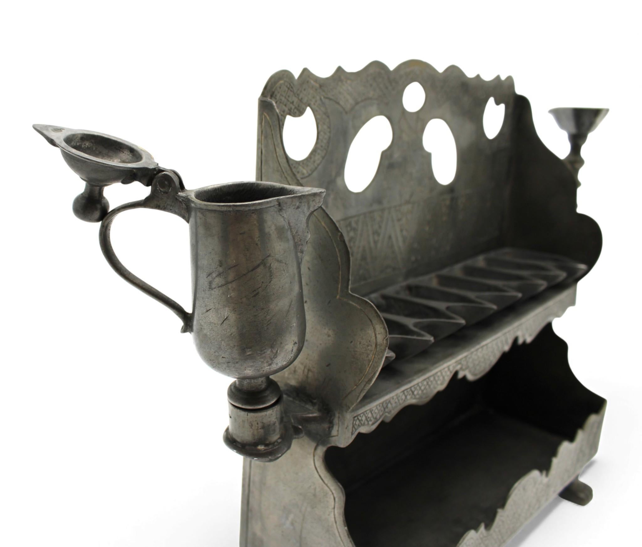 Lampe de Hanoukka en étain, Allemagne, 1732 en vente 3