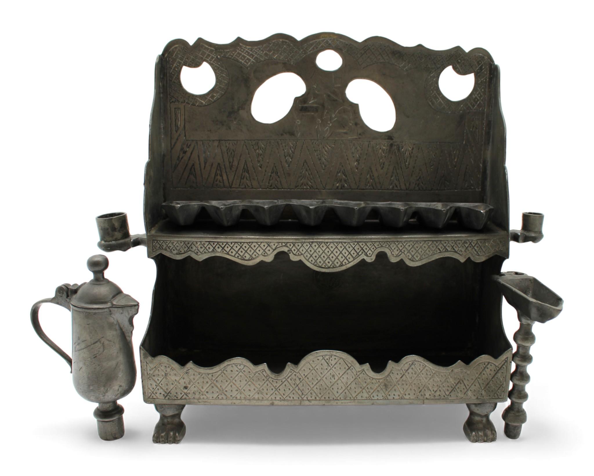 Lampe de Hanoukka en étain, Allemagne, 1732 en vente 4