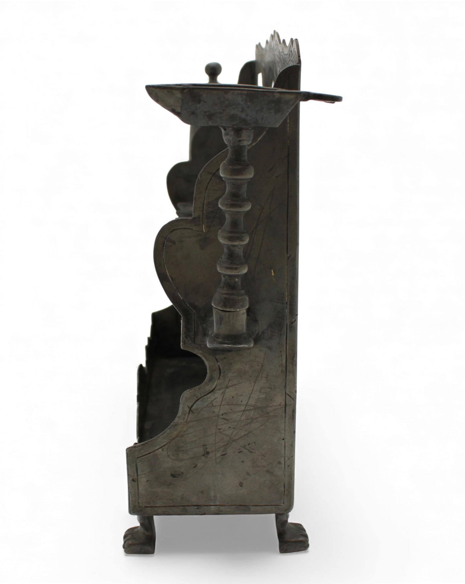 Lampe de Hanoukka en étain, Allemagne, 1732 en vente 5