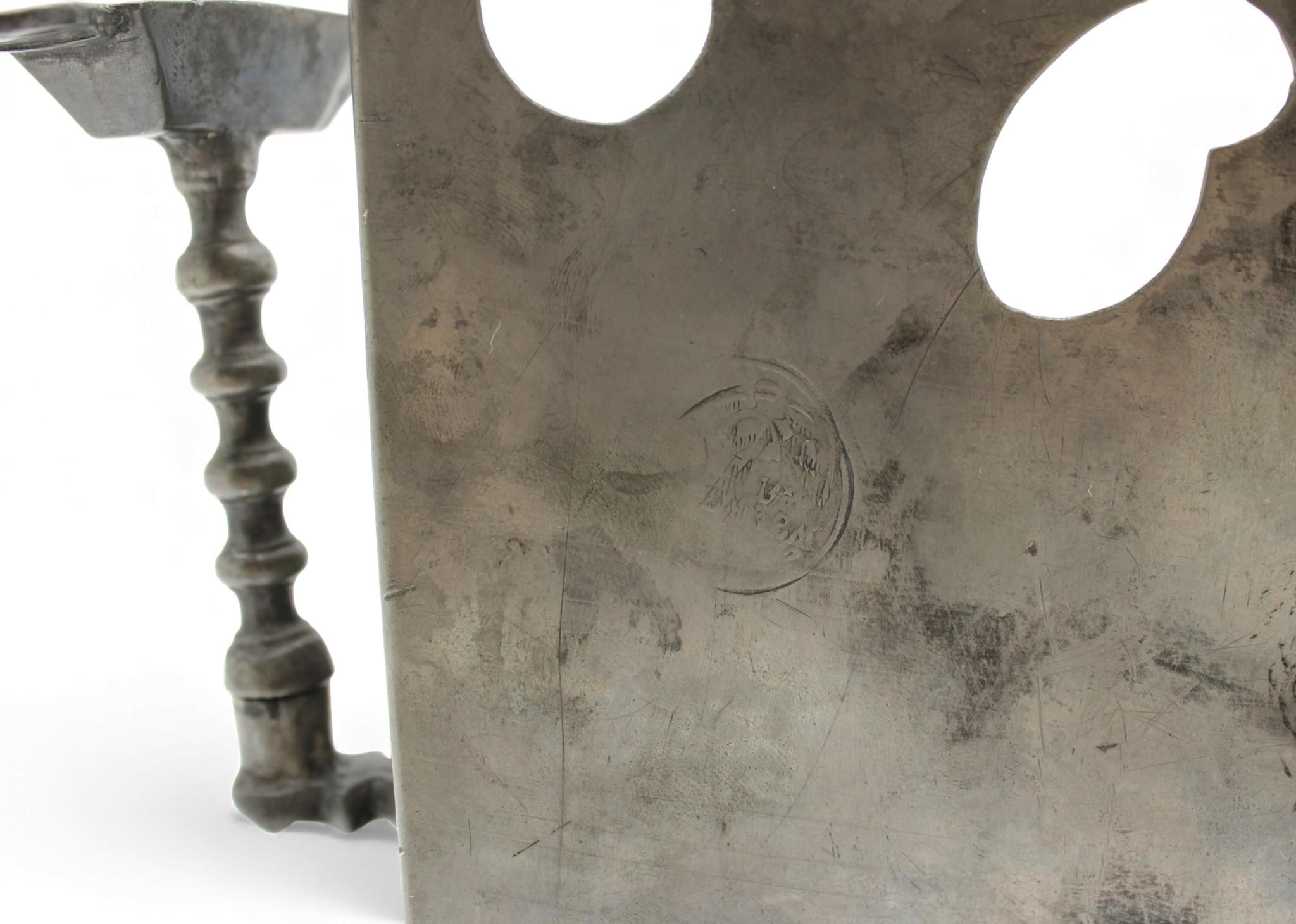 Lampe de Hanoukka en étain, Allemagne, 1732 en vente 9