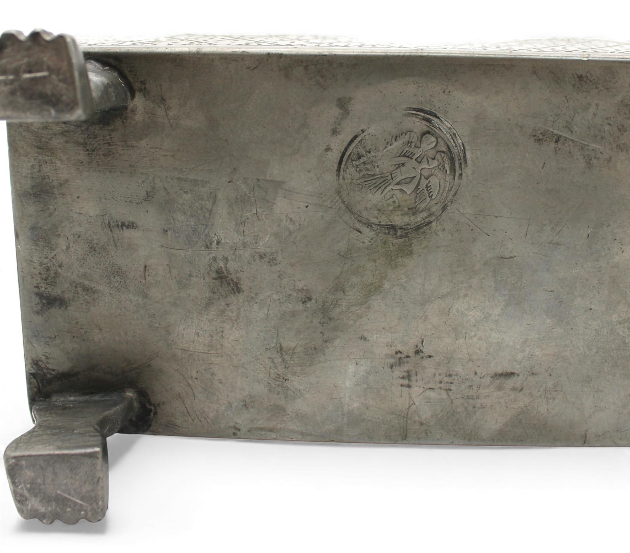 Lampe de Hanoukka en étain, Allemagne, 1732 en vente 11