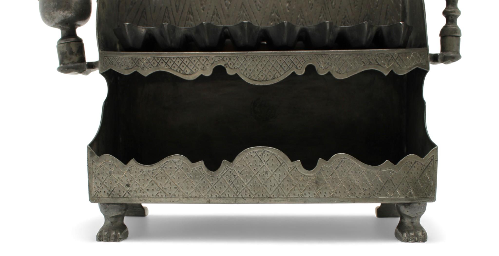 Lampe de Hanoukka en étain, Allemagne, 1732 Bon état - En vente à New York, NY