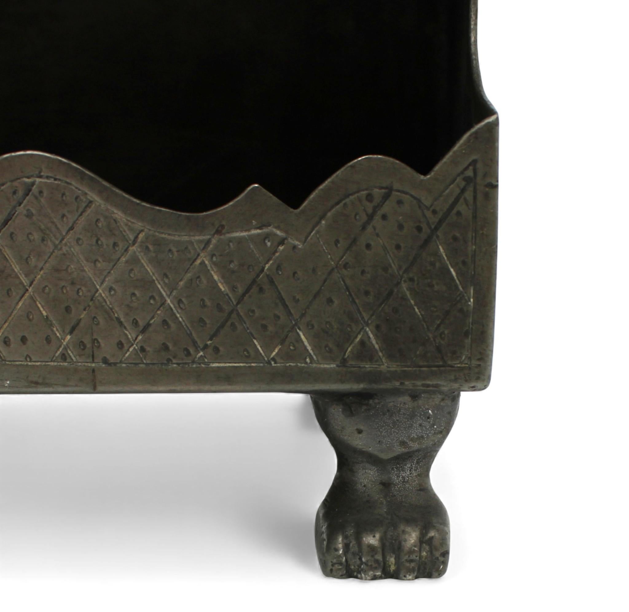 Milieu du XVIIIe siècle Lampe de Hanoukka en étain, Allemagne, 1732 en vente