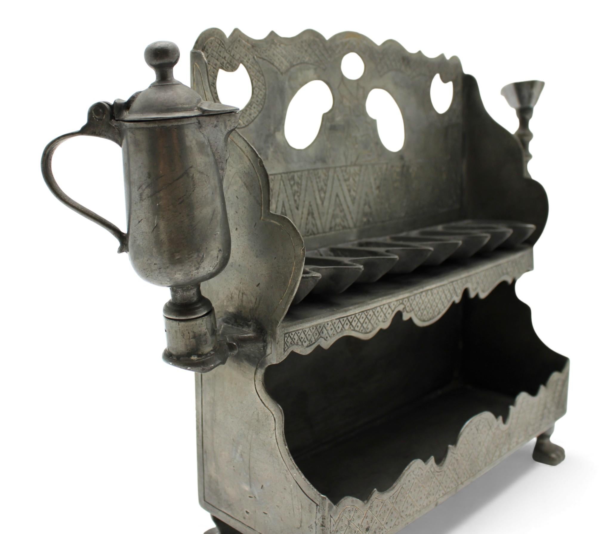 Lampe de Hanoukka en étain, Allemagne, 1732 en vente 2