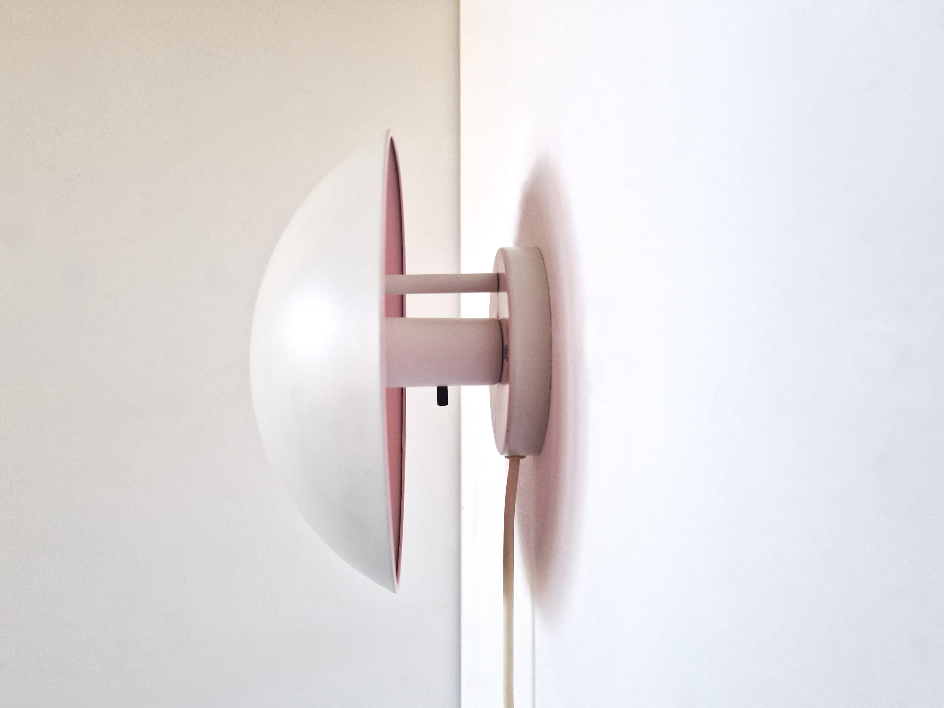 Frühe PH Hut-Wandleuchte von Poul Henningsen für Louis Poulsen, Dänemark 1960er Jahre (Moderne der Mitte des Jahrhunderts) im Angebot