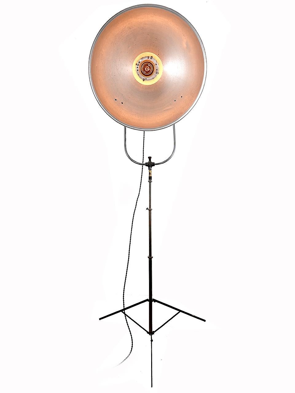 Industriale Early Photo Studio Large Dome Flood Light in vendita