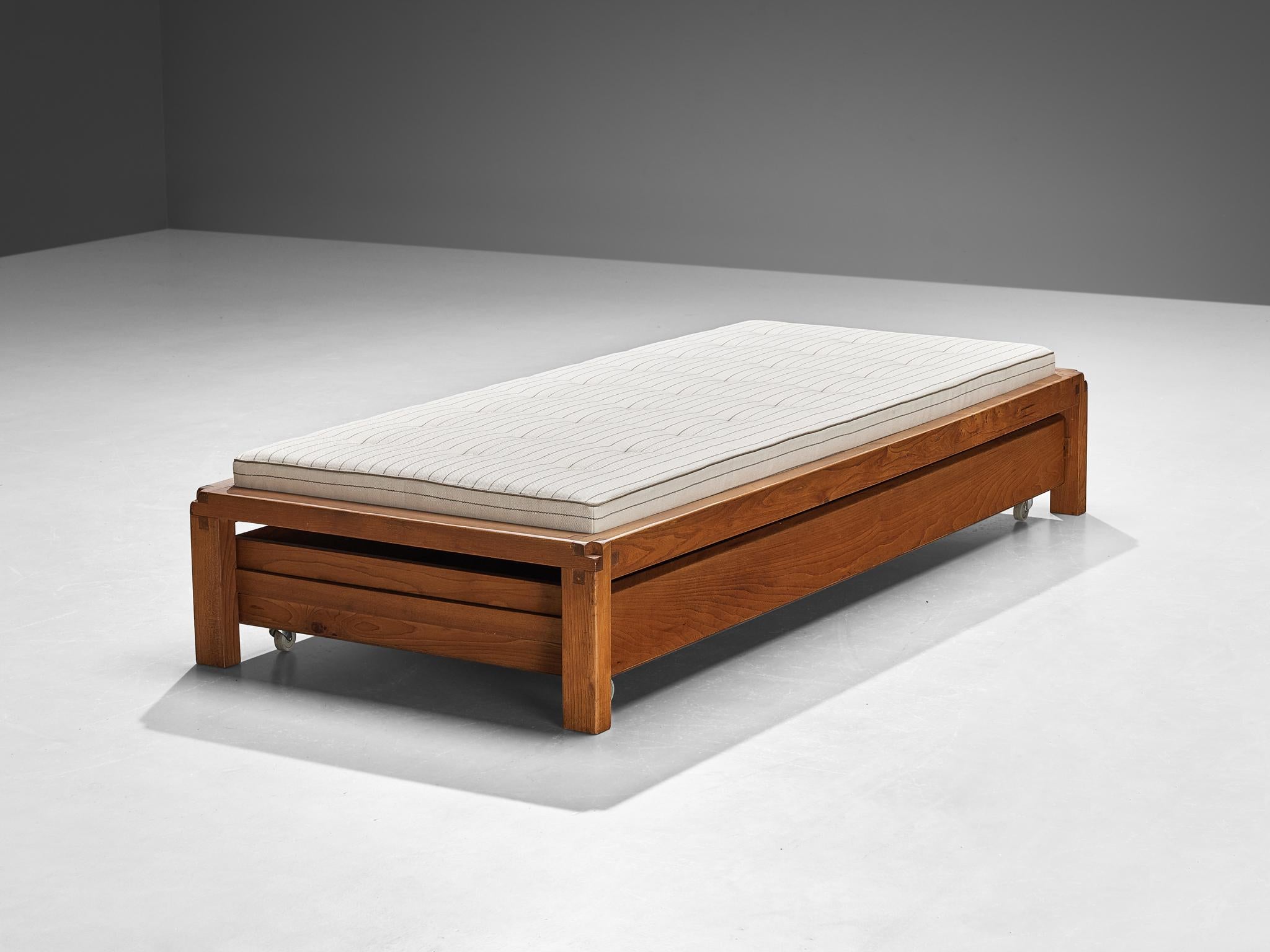 Early Pierre Chapo Daybed in Solid Elm  For Sale 4