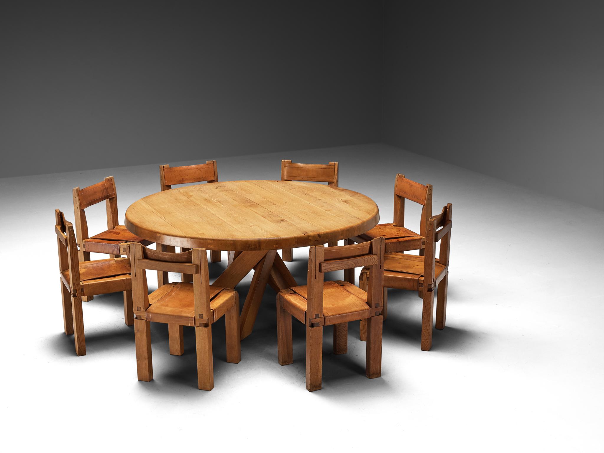 Superbe ensemble de salle à manger de Pierre Chapo avec table de salle à manger T21E et huit chaises de salle à manger S11 

Pierre CIRCA, Table de salle à manger 'Sfax', modèle 'T21E', orme, France, circa 1973

Ce modèle est une première édition,