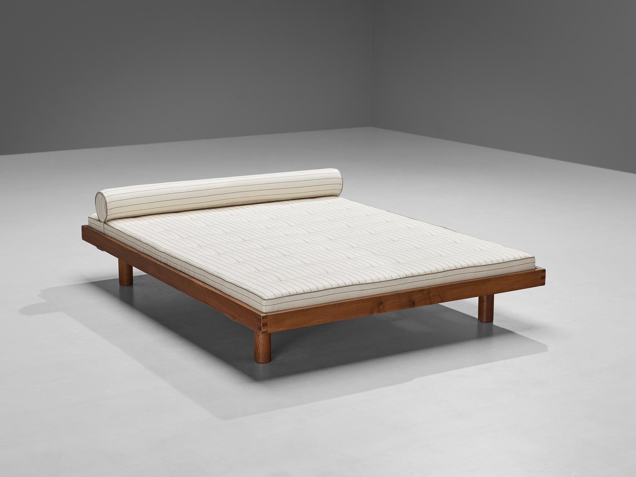 Pierre Chapo, “Godot” L01I daybed, elm and fabric, France, 1965

This design is an early edition, created according to the original craft methodology of Pierre Chapo. The L01 bed by Pierre Chapo is characterized for its taut, sober design with