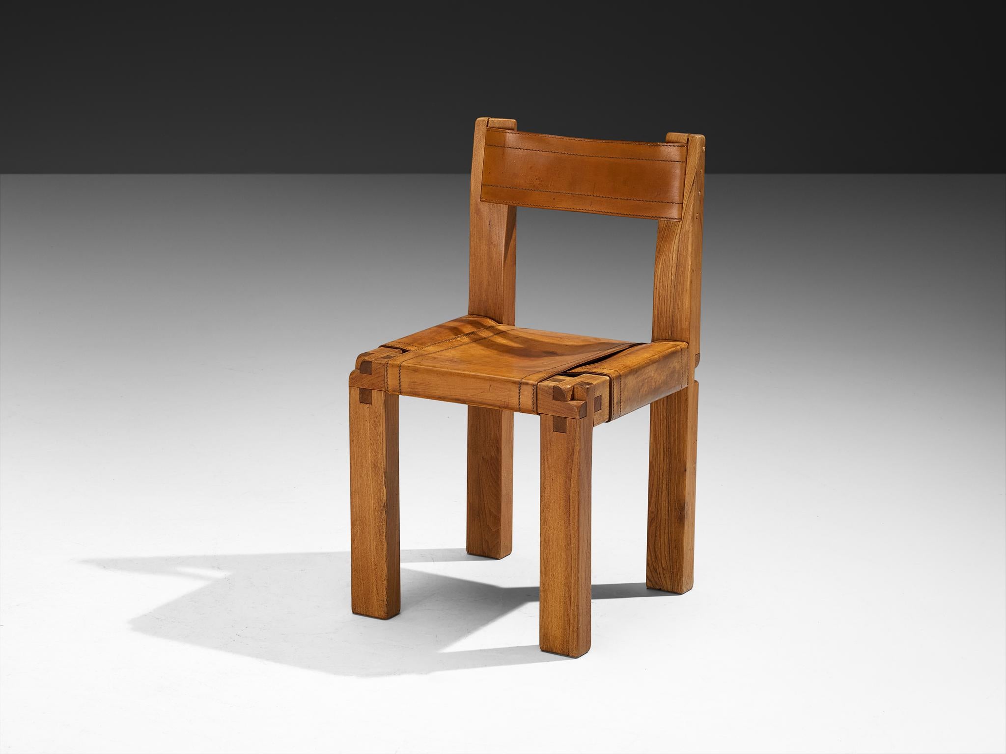 Pierre Chapo, sedia da pranzo, modello 'S11', olmo, pelle, corda, ottone, Francia, 1978

Questo design è una prima edizione di Pierre Chapo. Realizzata in legno massiccio di olmo, la sedia presenta un raffinato design cubico dall'aspetto elegante e