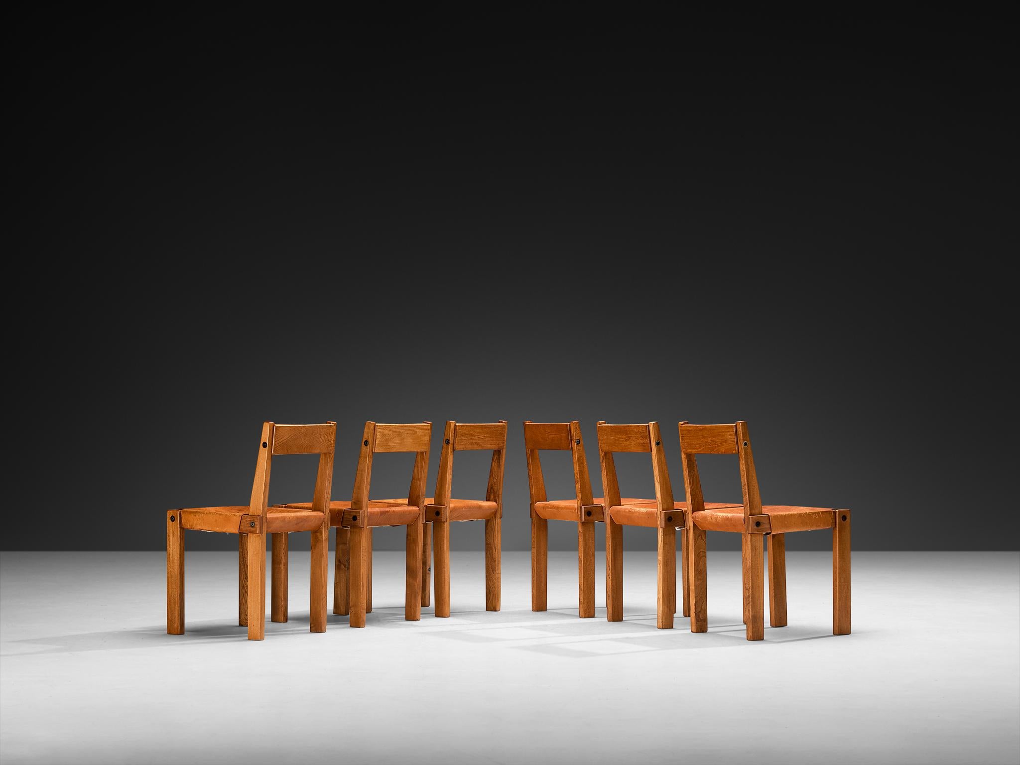 Ottone Early Pierre Chapo 'S24' Set of Six Dining Chairs in Cognac Leather and Elm in vendita