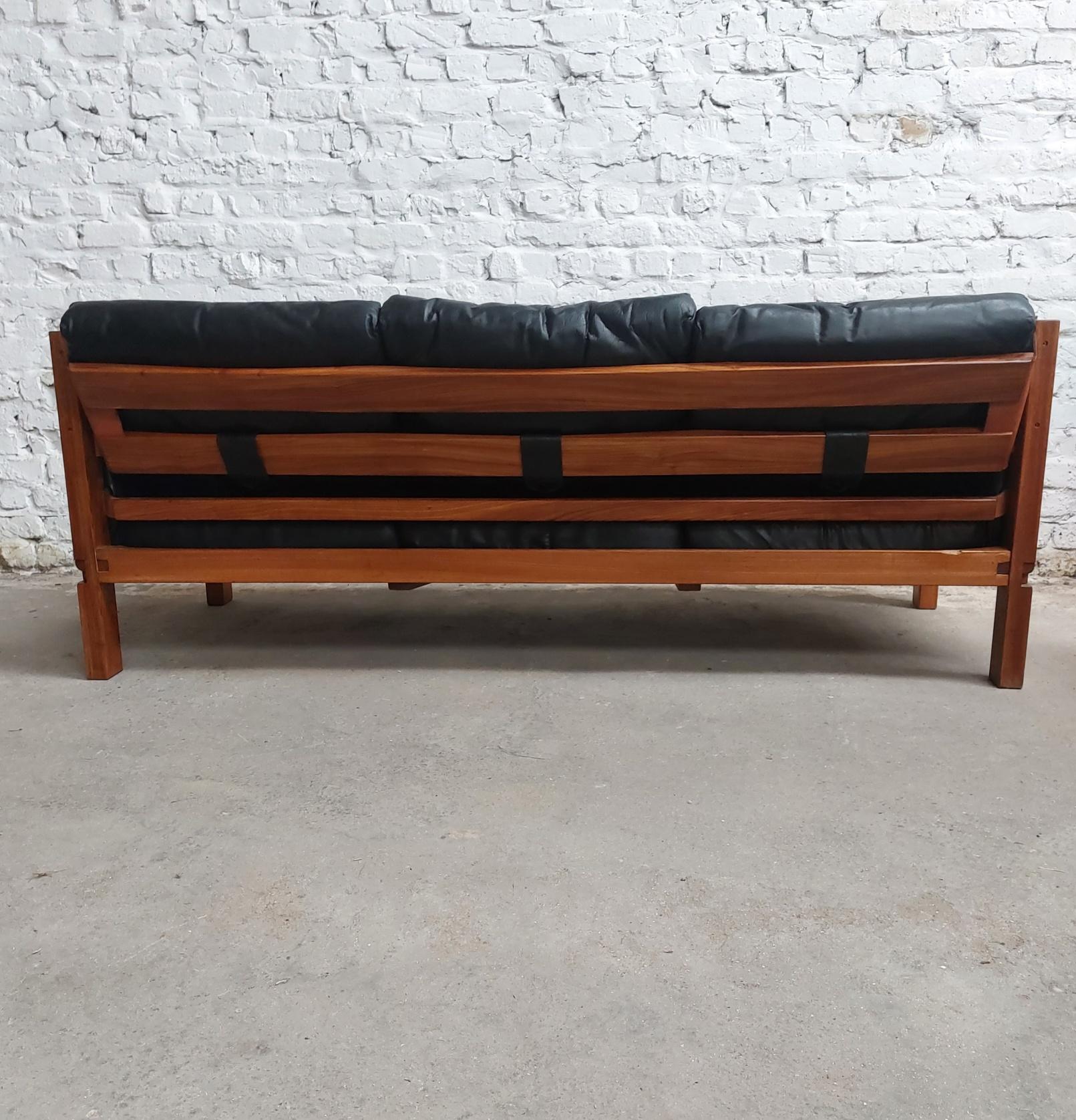Frühes Pierre Chapo S32  3-Sitzer-Sofa aus schwarzem Leder und Ulmenholz, 1970er Jahre, Frankreich (Ende des 20. Jahrhunderts) im Angebot