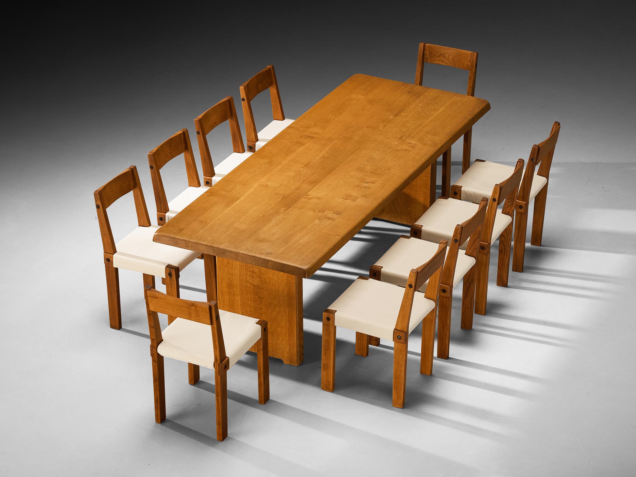 Ensemble de salle à manger composé d'un ensemble Pierre Chapo de dix chaises de salle à manger S24 et d'une table de salle à manger T14D 


Pierre Chapo, ensemble de dix chaises de salle à manger, modèle 'S24', orme, toile retapissée, corde, laiton,