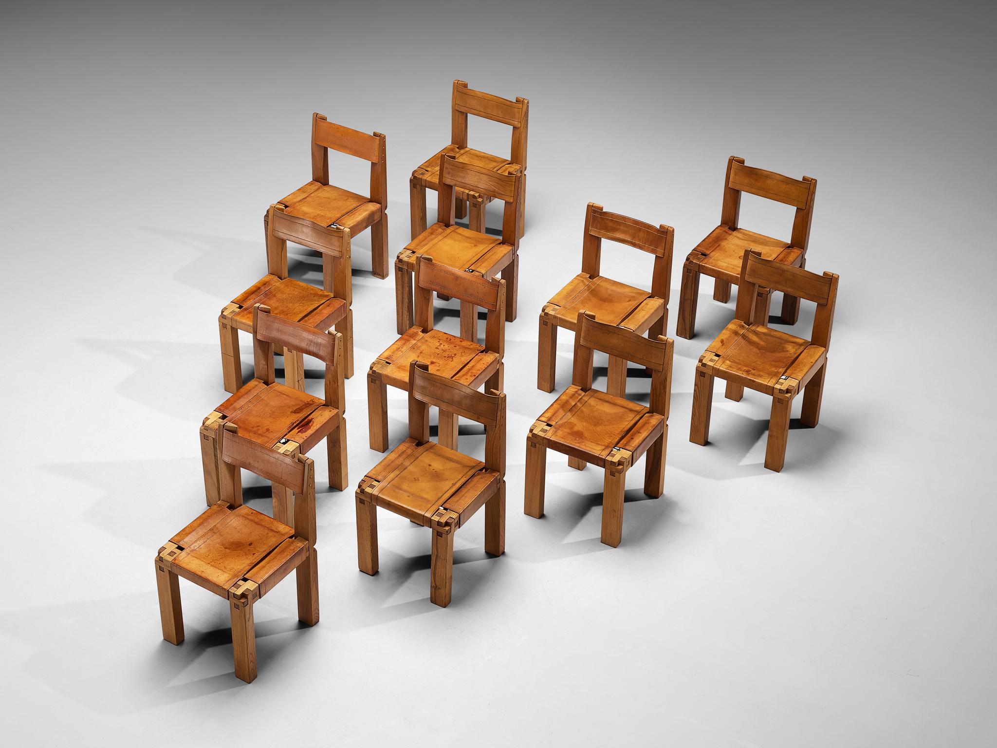 Pierre CIRCA, ensemble de douze chaises de salle à manger, modèle 'S11', orme, cuir, corde, France, circa 1978.

Ce dessin est une première édition de Pierre Chapo. Fabriquées en bois d'orme massif, les chaises présentent un design cubique raffiné,