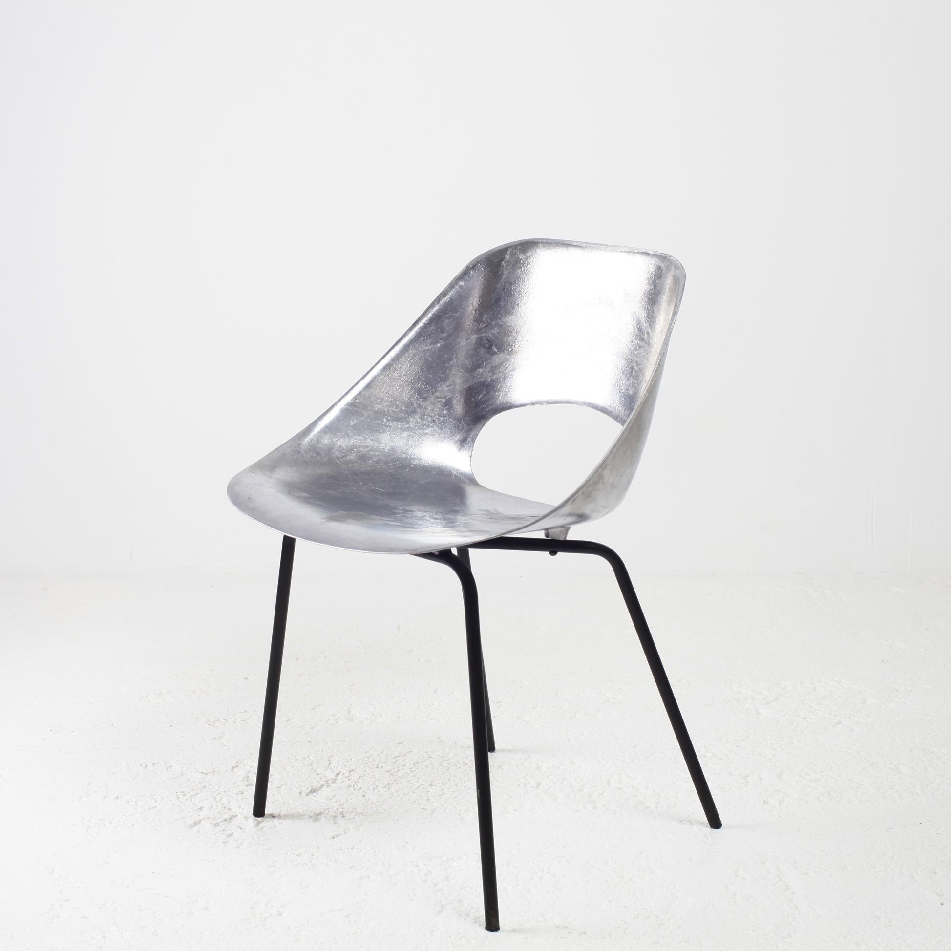 pierre guariche tulip chair