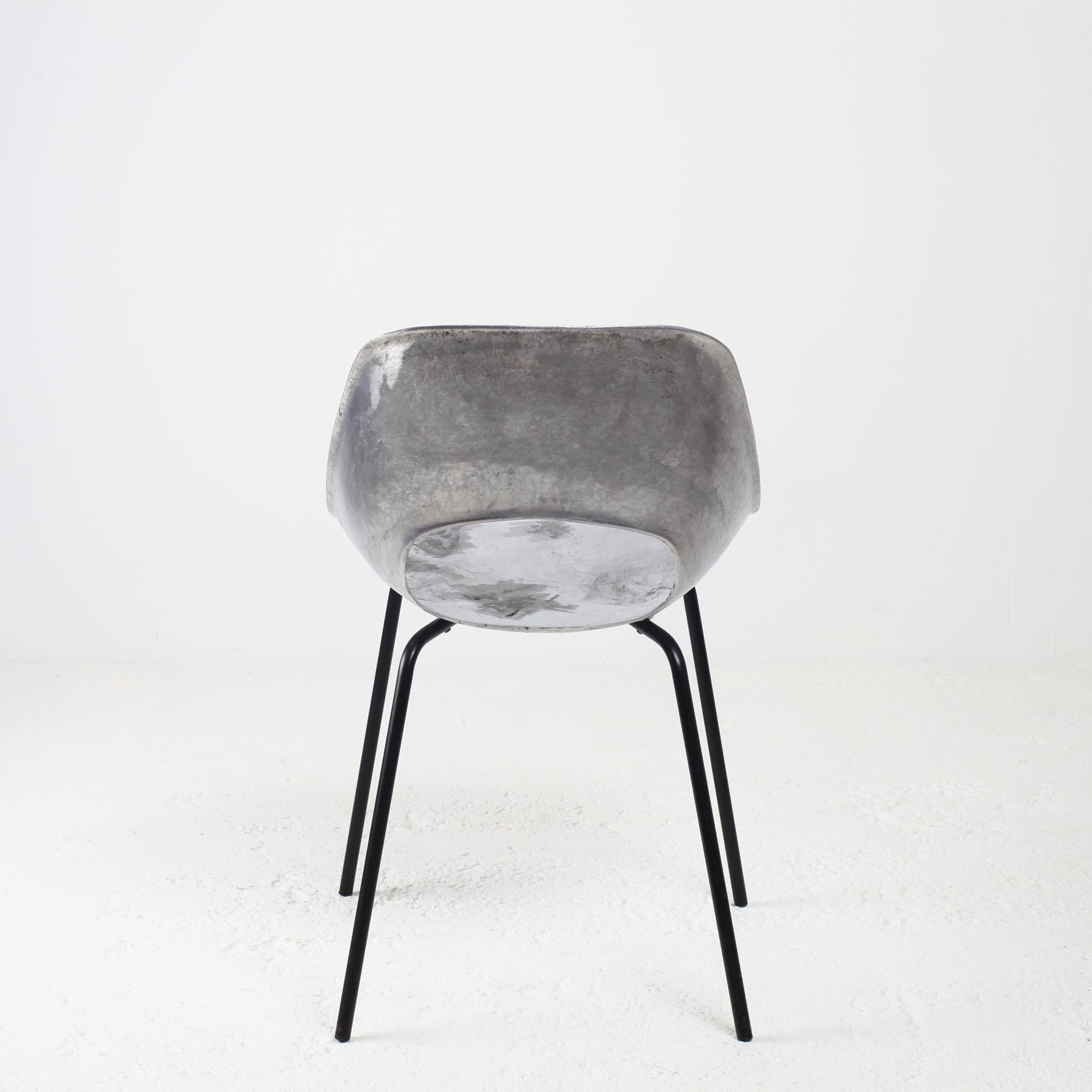 Cast Early Pierre Guariche Aluminium Tulip Chair For Steiner, France, 1950