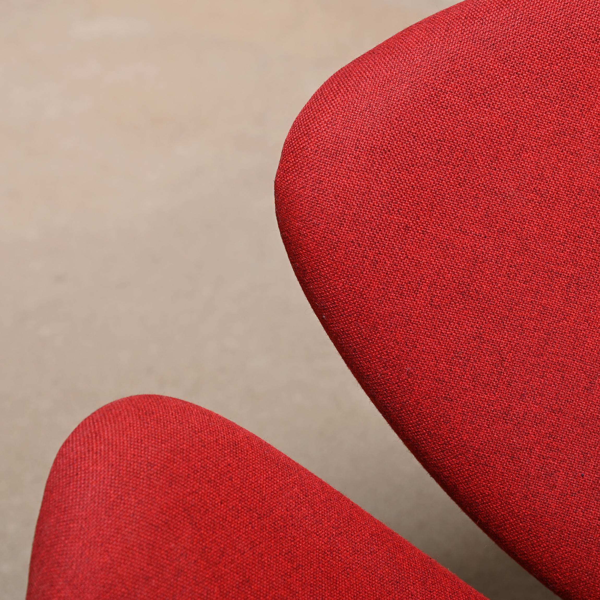 Early Pierre Paulin 'Orange Slice' Chair in Red Fabric by Artifort, Netherlands For Sale 4