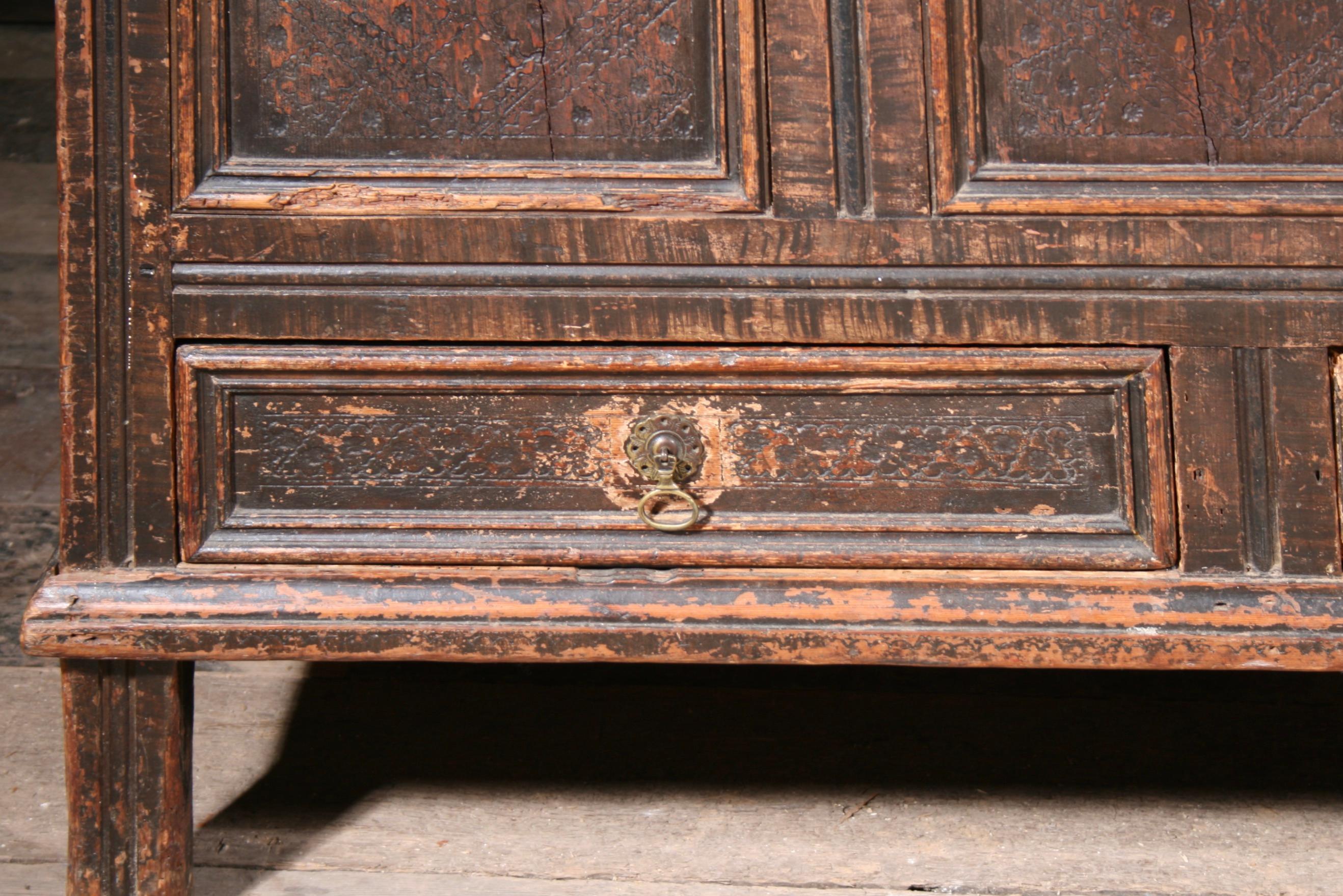 Artisanat Coffre en pin dans la peinture originale des années 1690 en vente