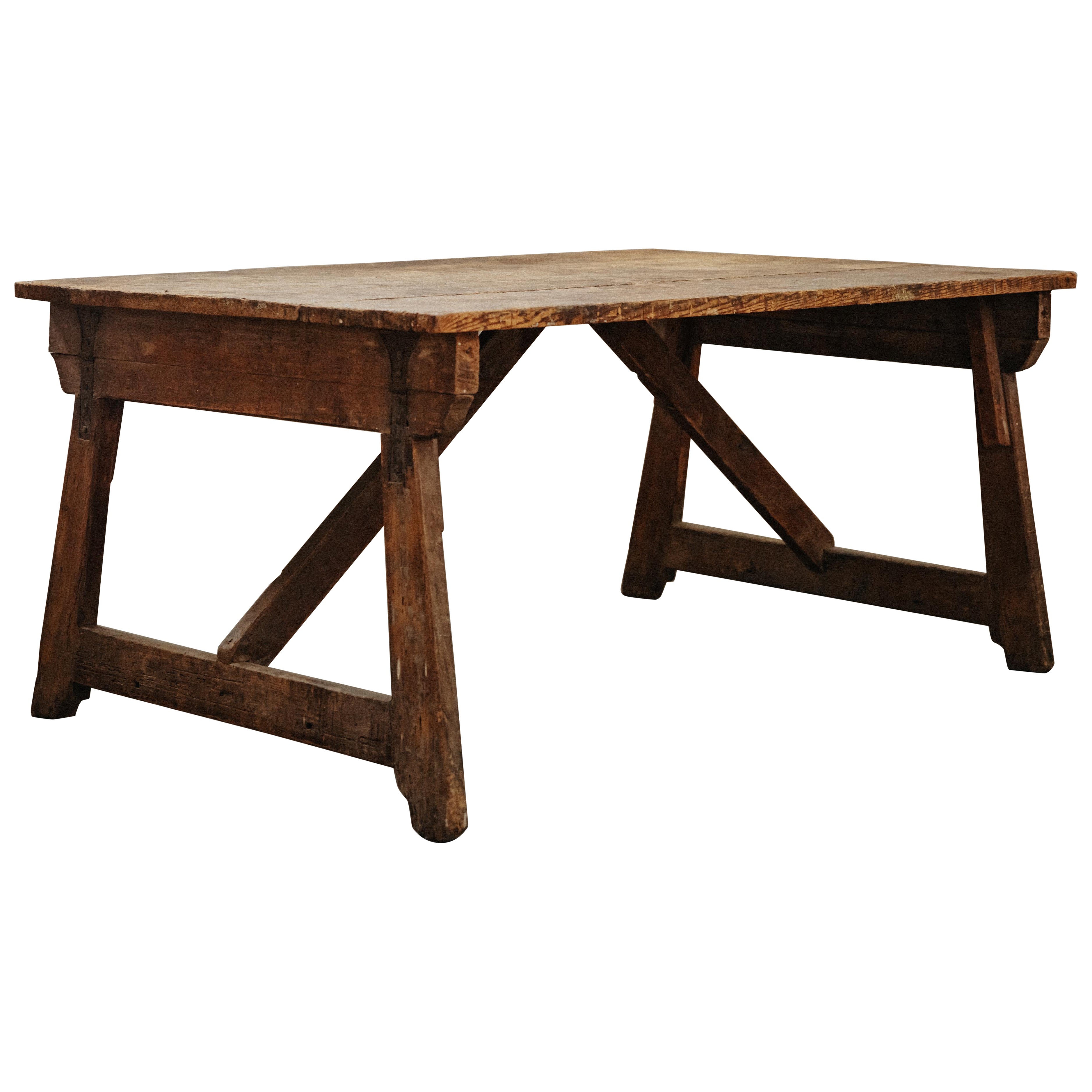 Table de salle à manger en pin d'Italie, vers 1800 en vente