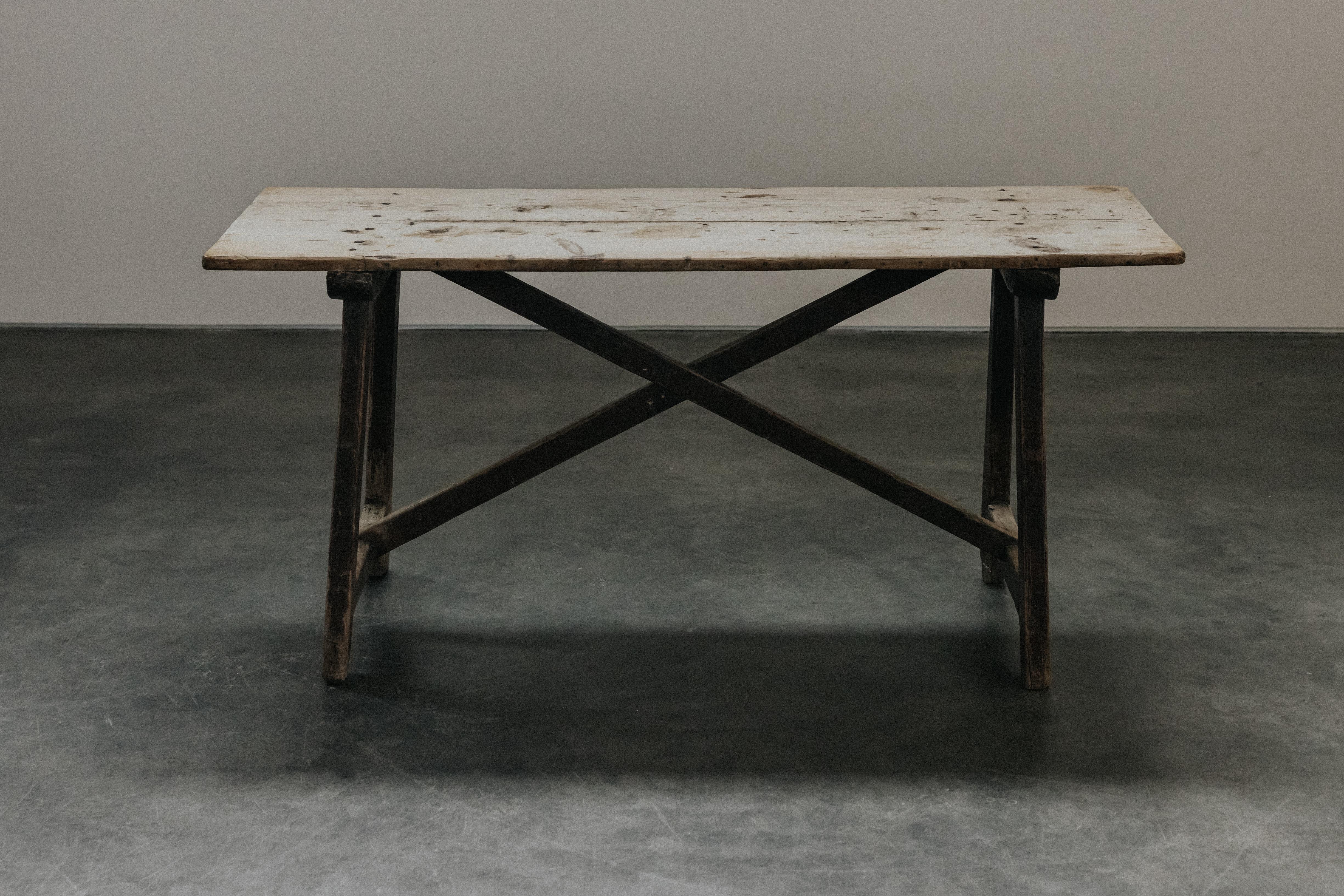 Européen Table de salle à manger d'Espagne, vers 1800 en vente