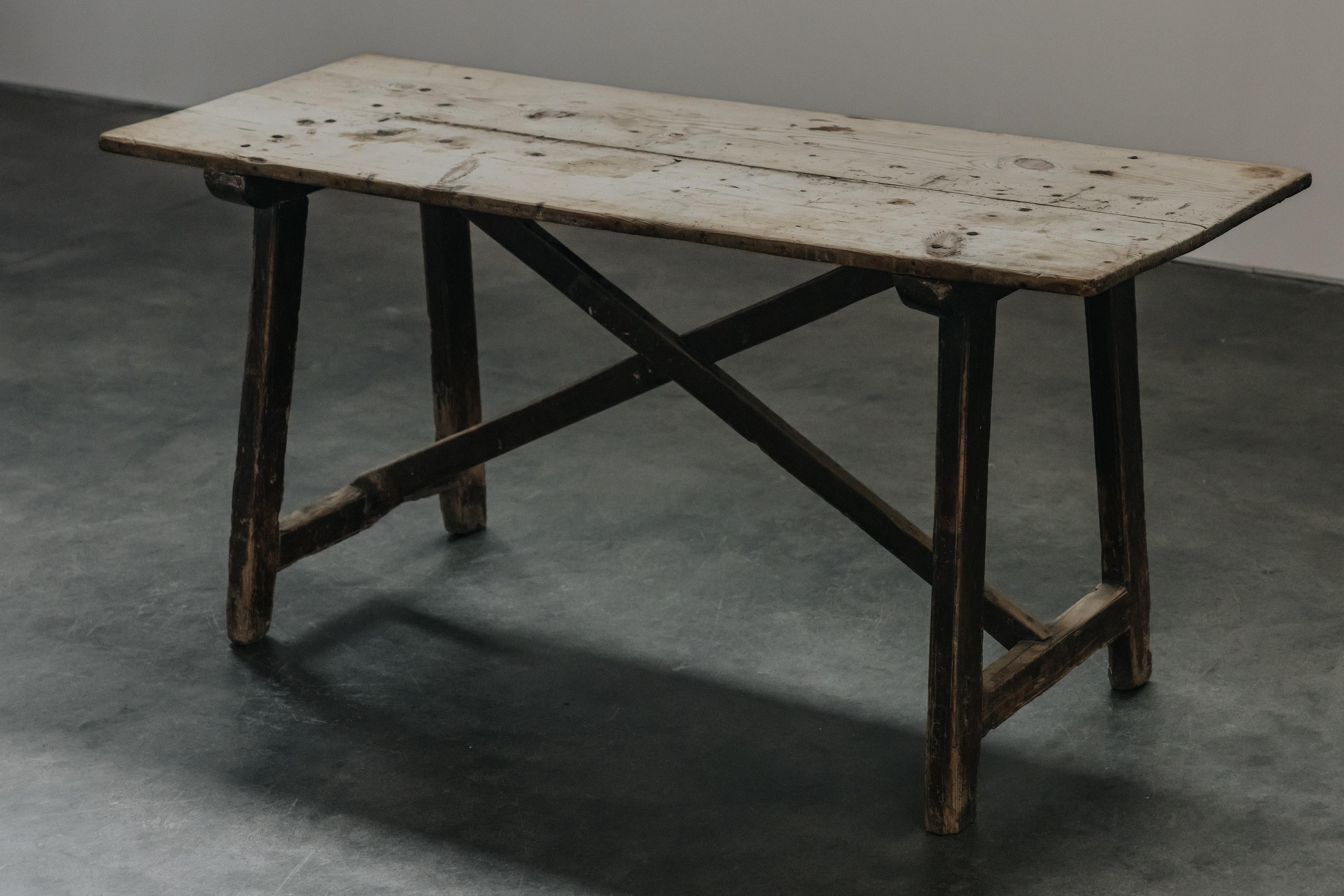 Table de salle à manger d'Espagne, vers 1800 en vente 2