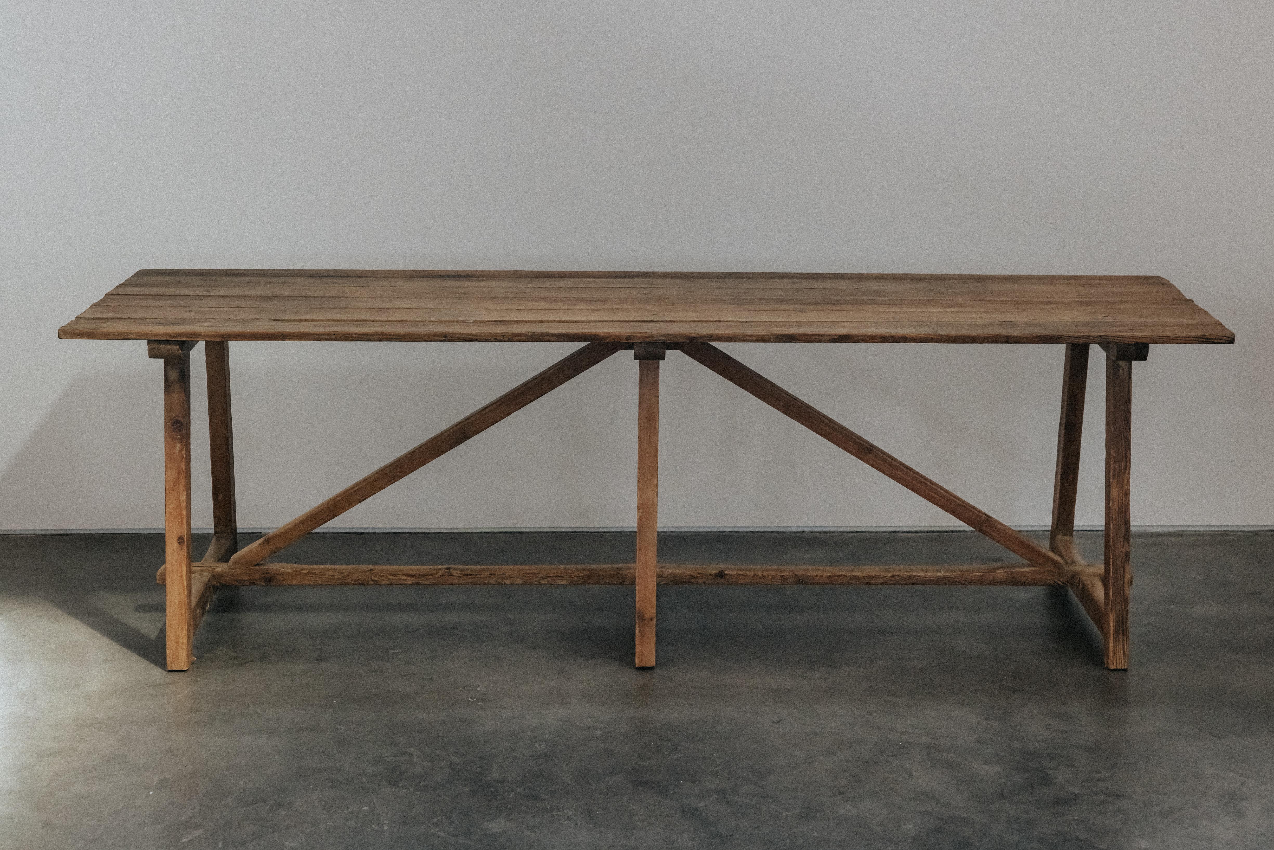 Européen Table de salle à manger d'Espagne, vers 1850 en vente
