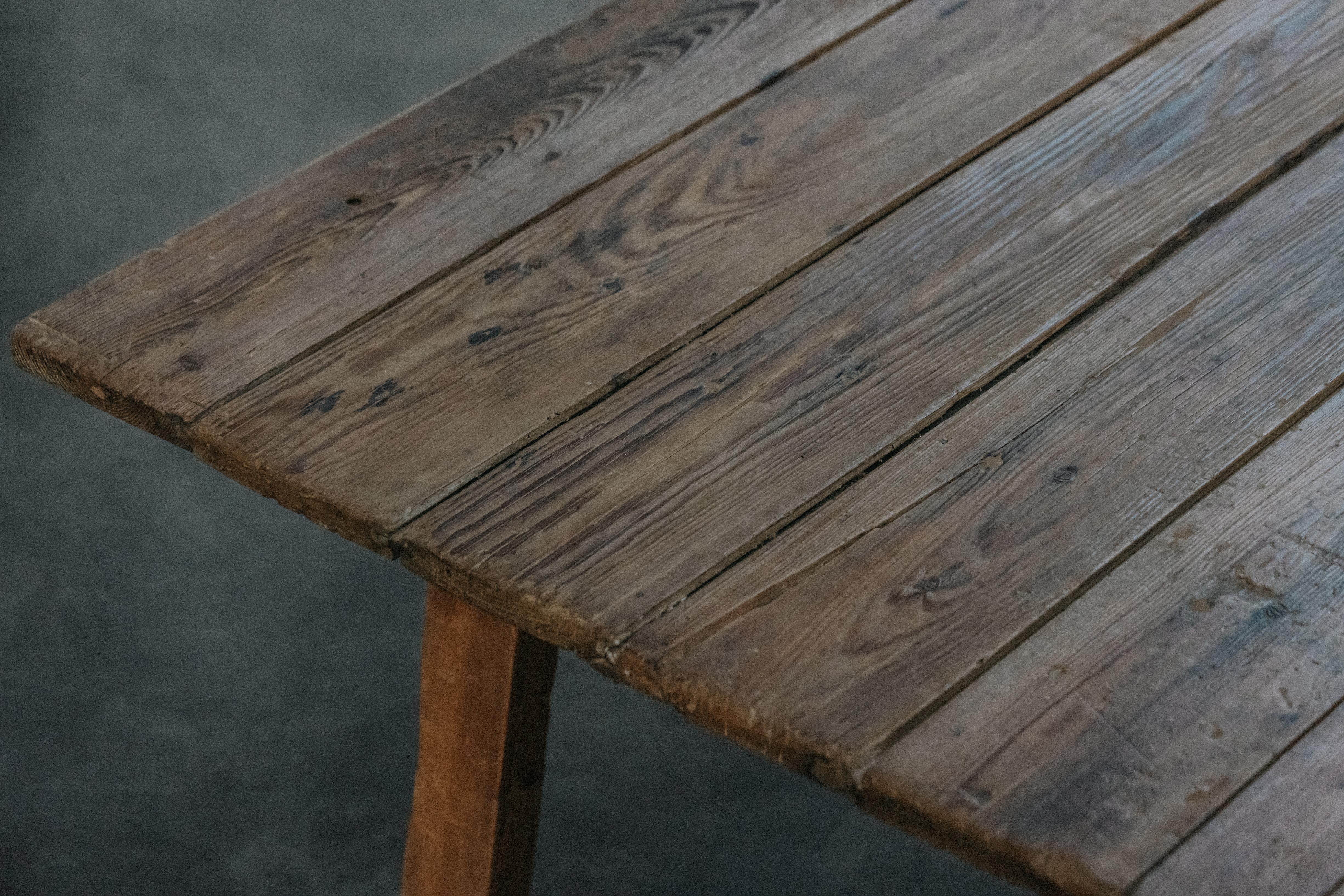 Pin Table de salle à manger d'Espagne, vers 1850 en vente