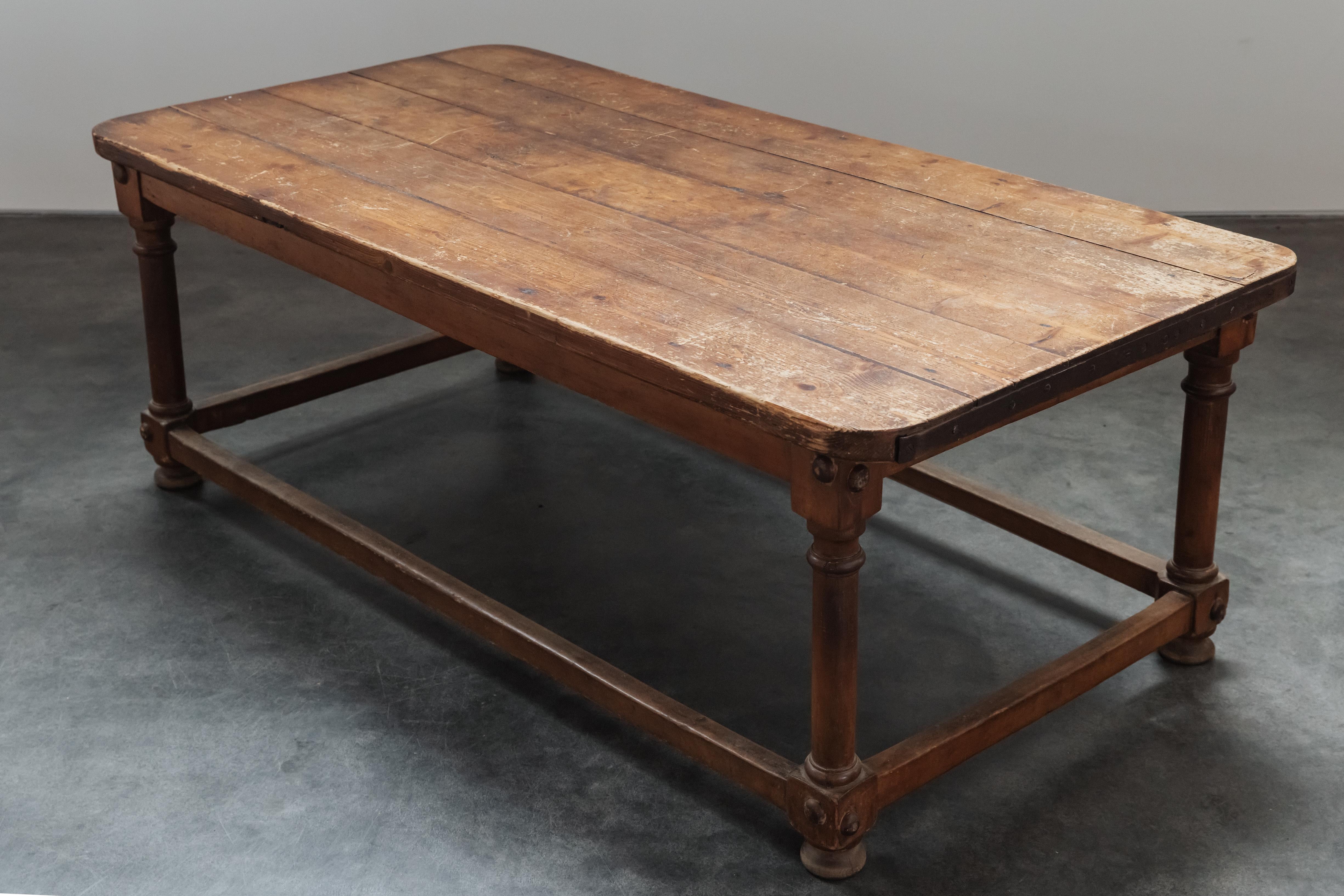Früher Kitchen Prep-Tisch aus Kiefernholz aus Frankreich, um 1900 im Angebot 1