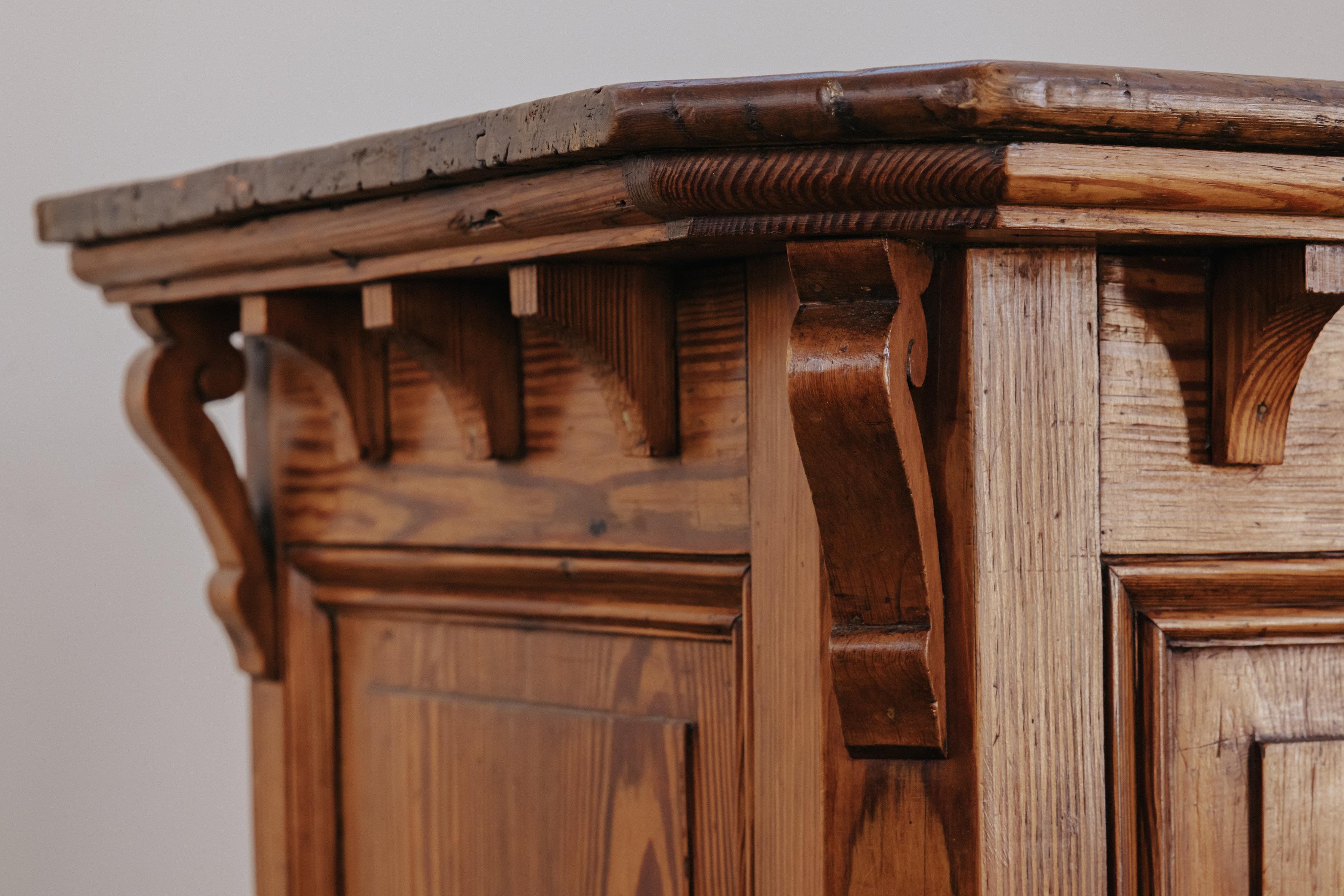 Early Pine Shop Counter From France, Circa 1920 In Good Condition In Nashville, TN