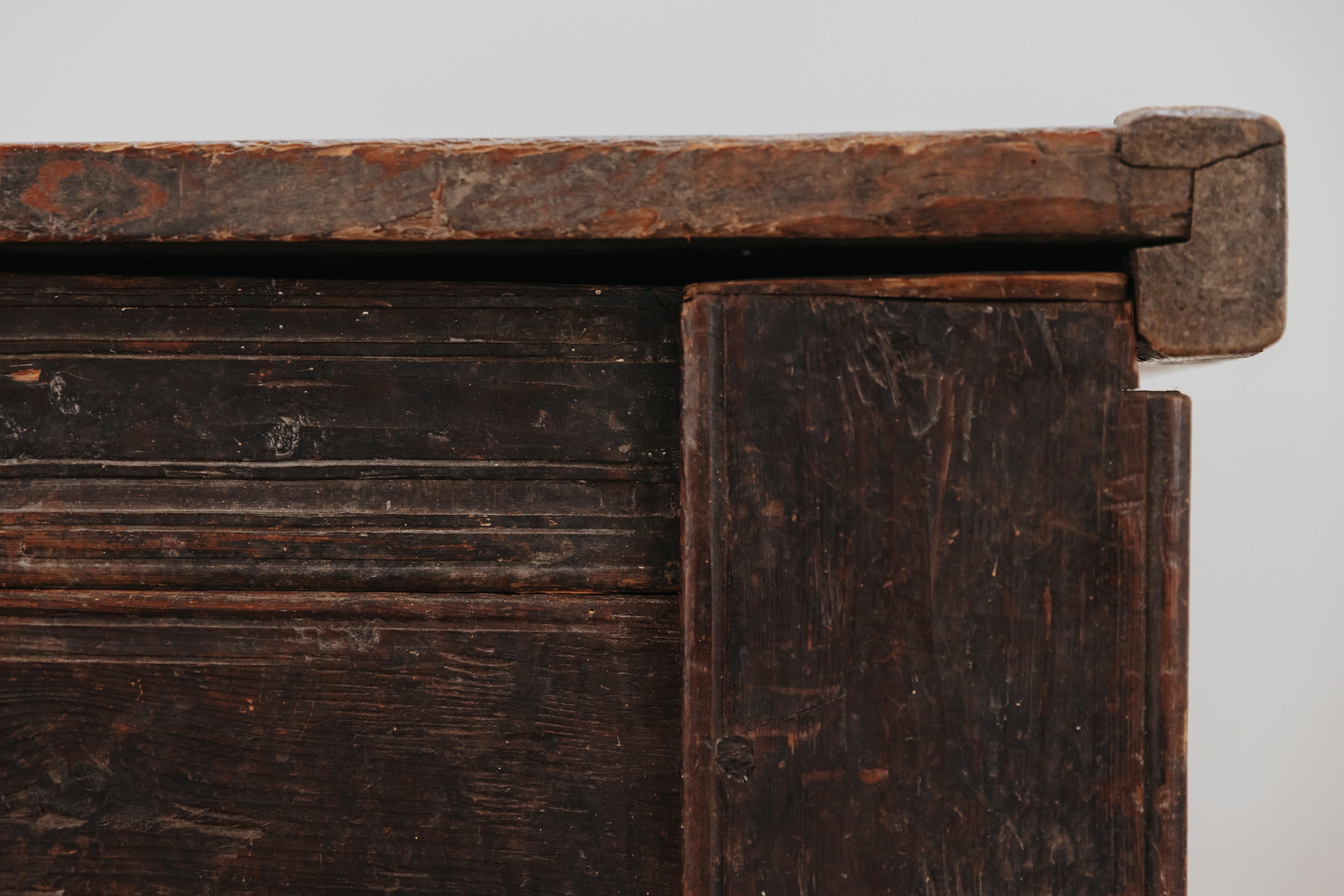 Early Pine Trunk Console Table From Italy, Circa 1750 For Sale 3