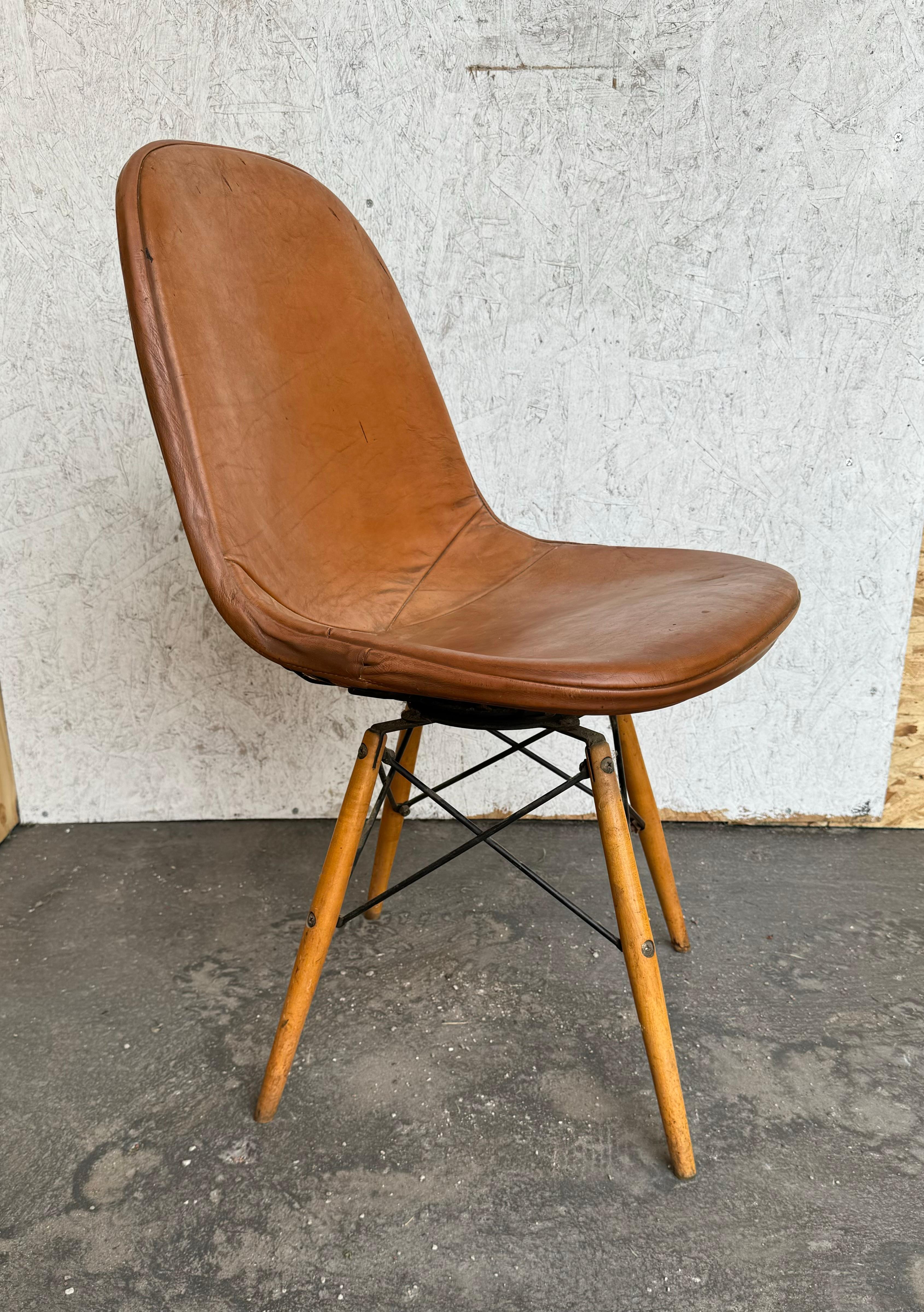 Mid-Century Modern Early Pkw-1 Pivoting K-Wire Dowel Wood Base Side Chair, Eames Herman Miller