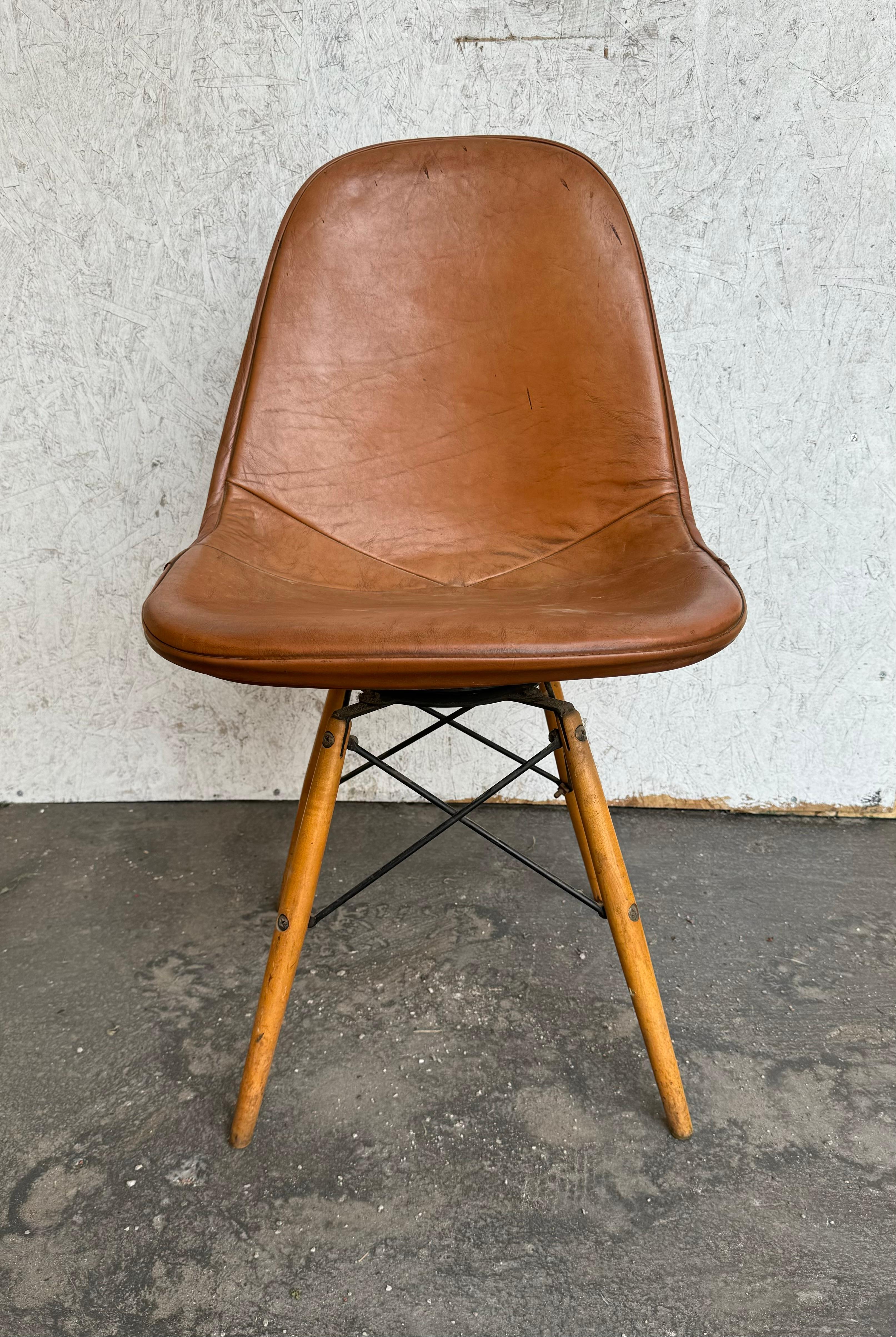 Early Pkw-1 Pivoting K-Wire Dowel Wood Base Side Chair, Eames Herman Miller In Good Condition For Sale In Buffalo, NY