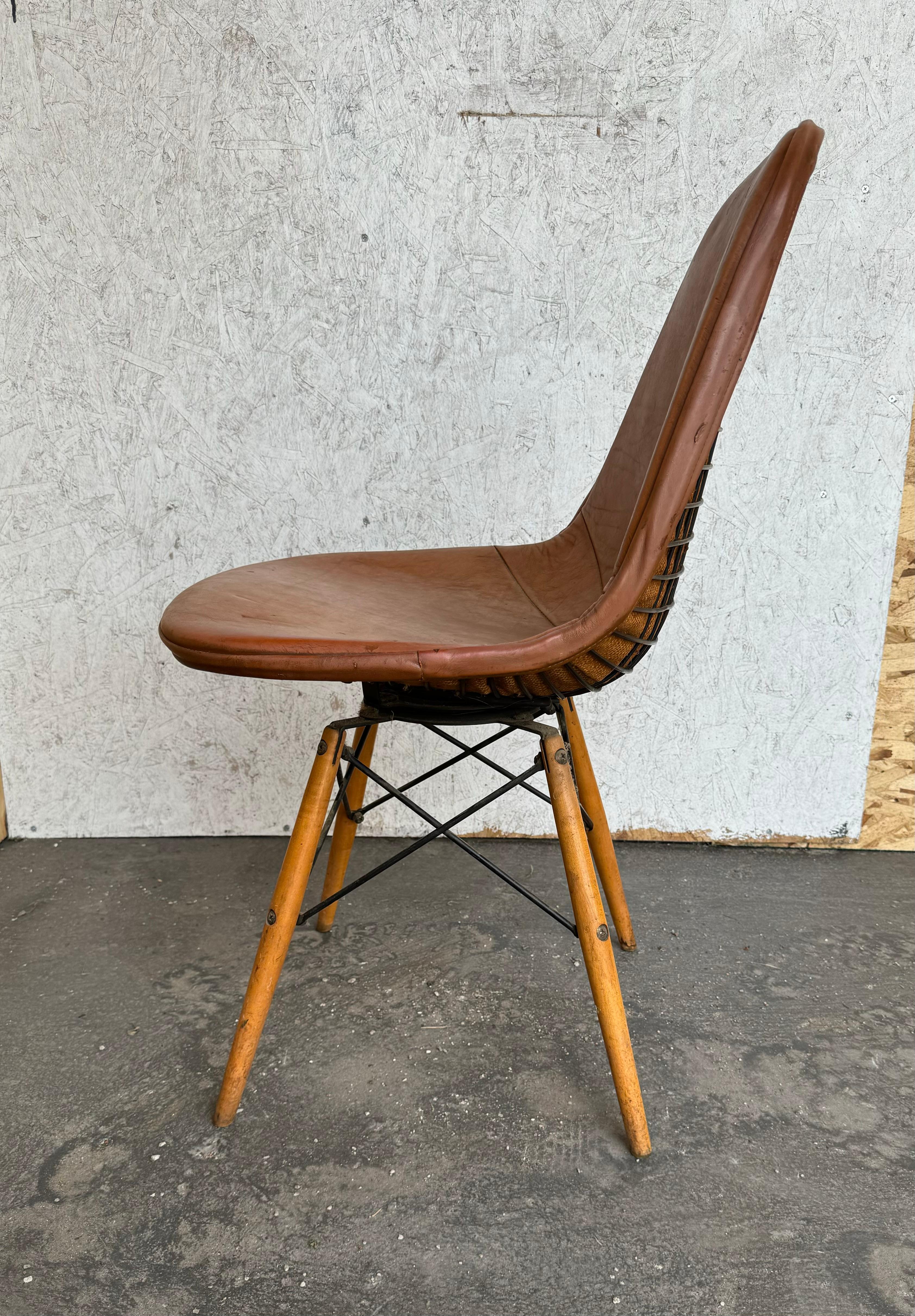 Metal Early Pkw-1 Pivoting K-Wire Dowel Wood Base Side Chair, Eames Herman Miller For Sale