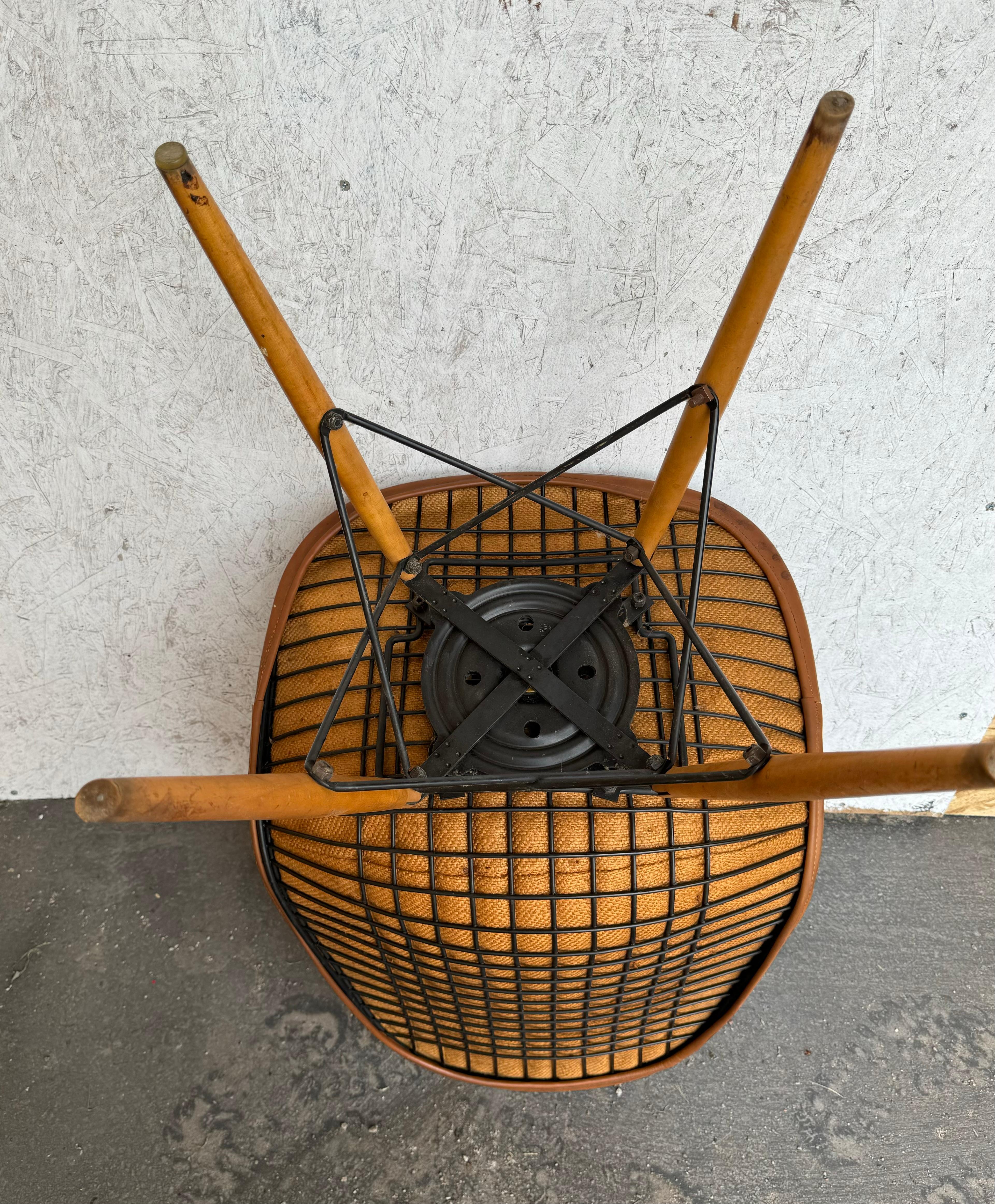 Early Pkw-1 Pivoting K-Wire Dowel Wood Base Side Chair, Eames Herman Miller 1