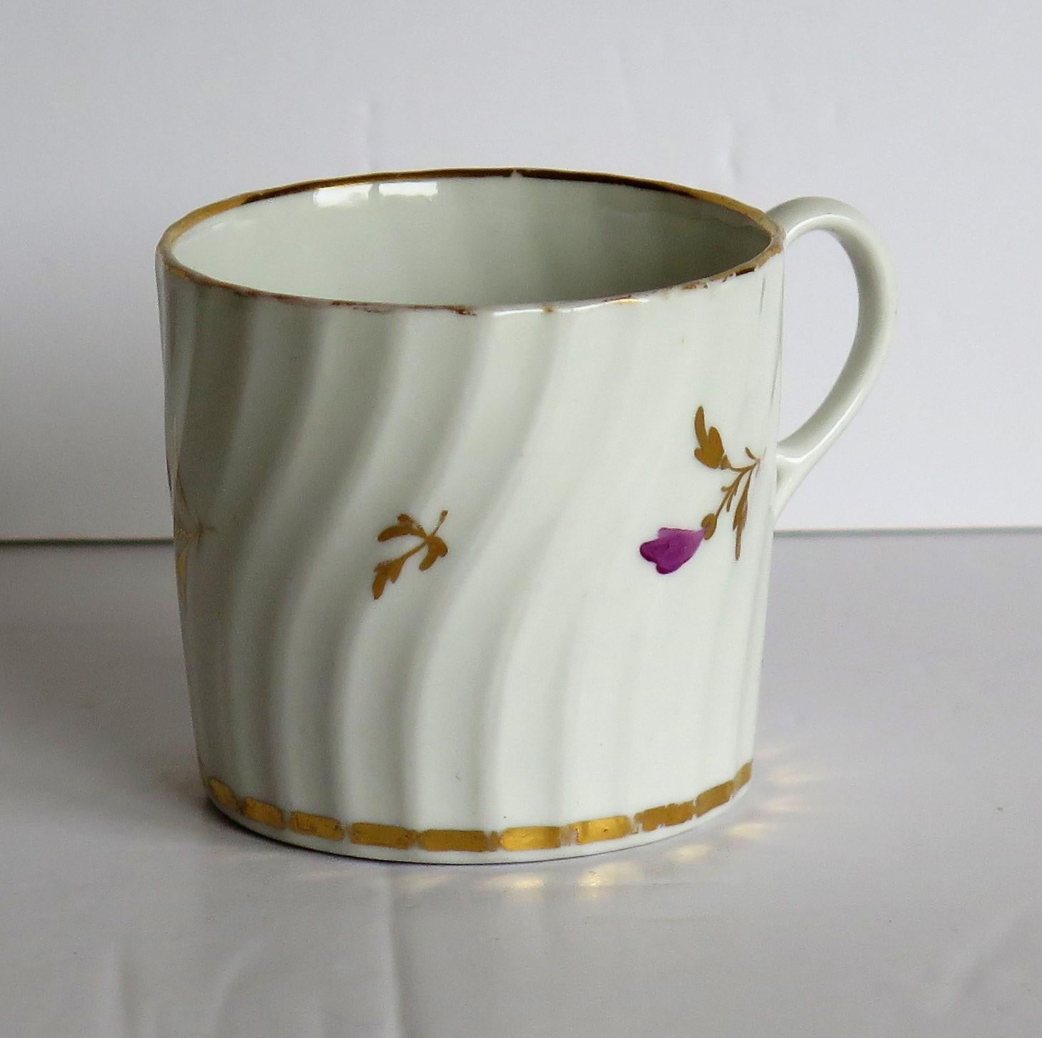 Early Porcelain Coffee Can Possibly Grainger Hand Painted and Gilded, circa 1800 In Good Condition In Lincoln, Lincolnshire