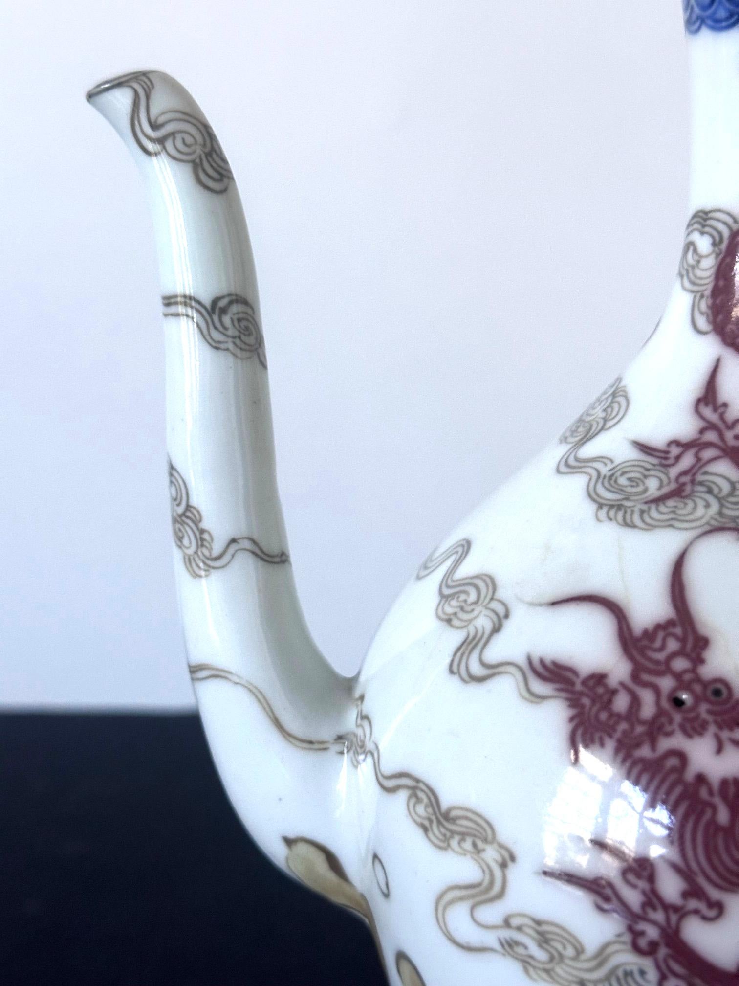 Aguamanil de porcelana bajo vidriado de Makuzu Kozan Periodo Meiji en venta 3