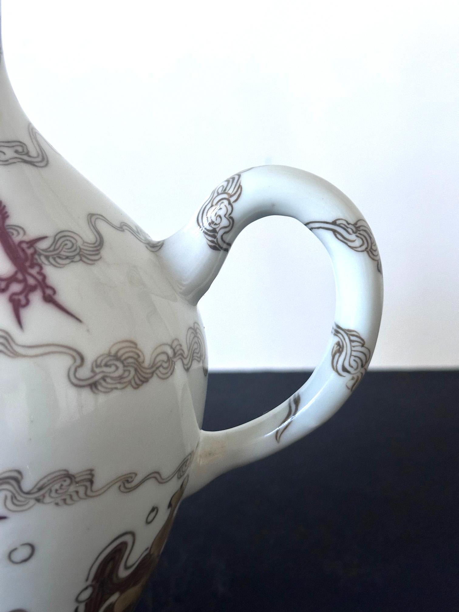 Aguamanil de porcelana bajo vidriado de Makuzu Kozan Periodo Meiji en venta 4
