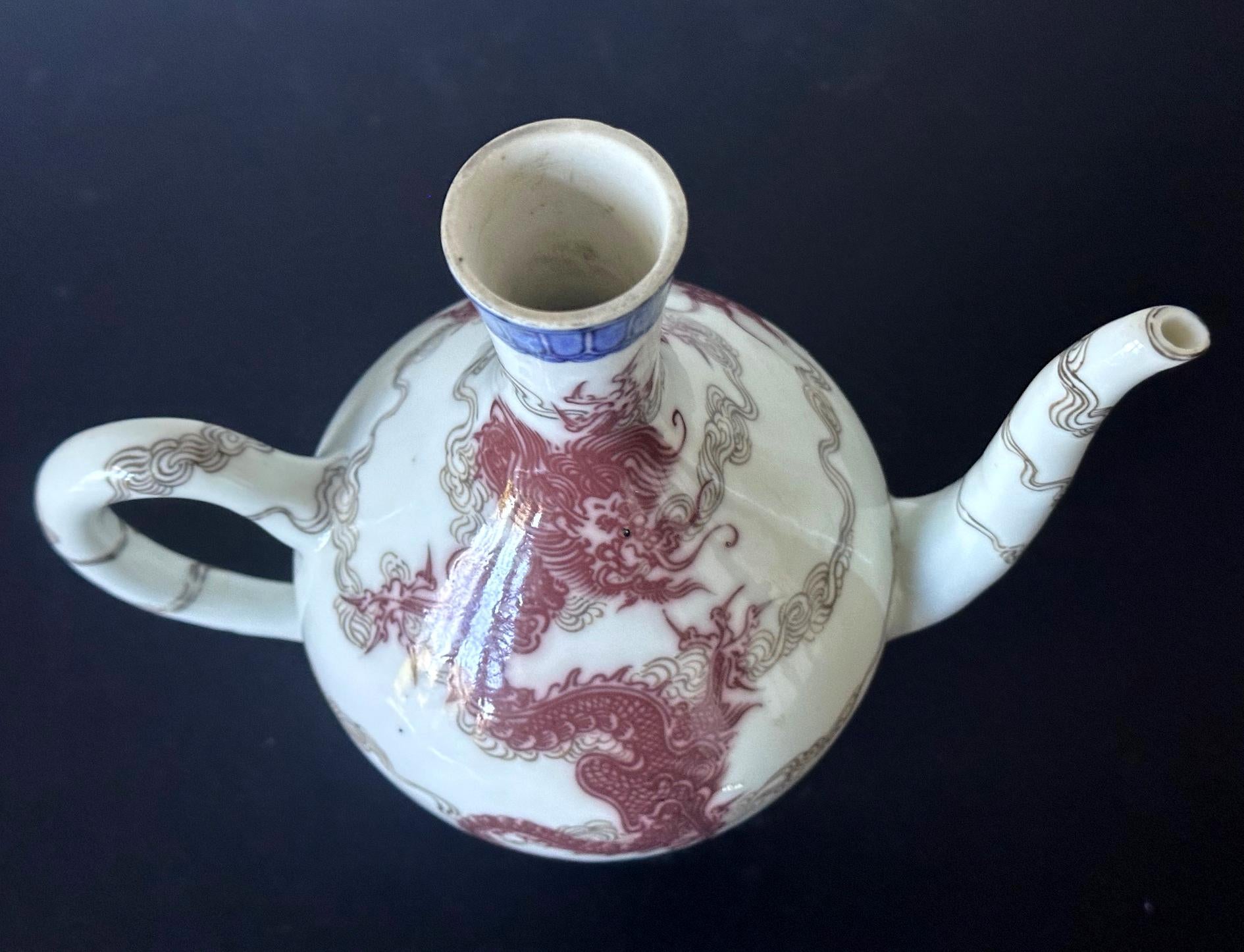 Aguamanil de porcelana bajo vidriado de Makuzu Kozan Periodo Meiji Cerámico en venta