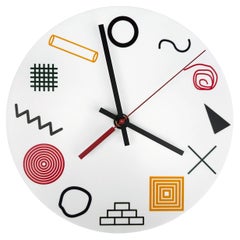 Orologio da parete "EARLY PRIMARY" di Kim Mullis per Wilderness Bodies