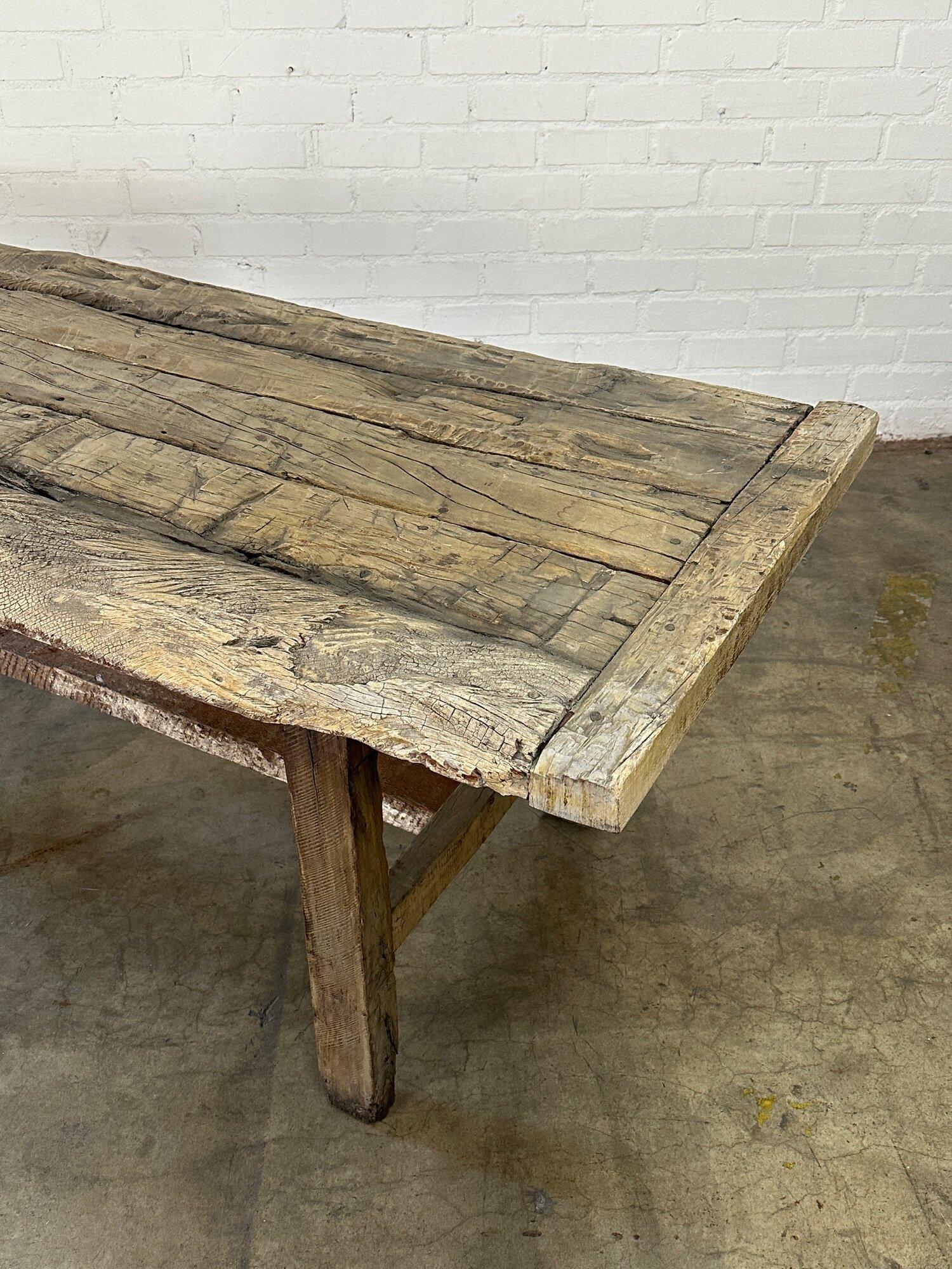 W82 D37 H31 KC28.5

Vintage very early primitive dining table. Item is all original and has been reinforced by our in huse artisans. Item is sturdy and structurally sound. This table shows natural wear and patina from decades of wear.

Please note