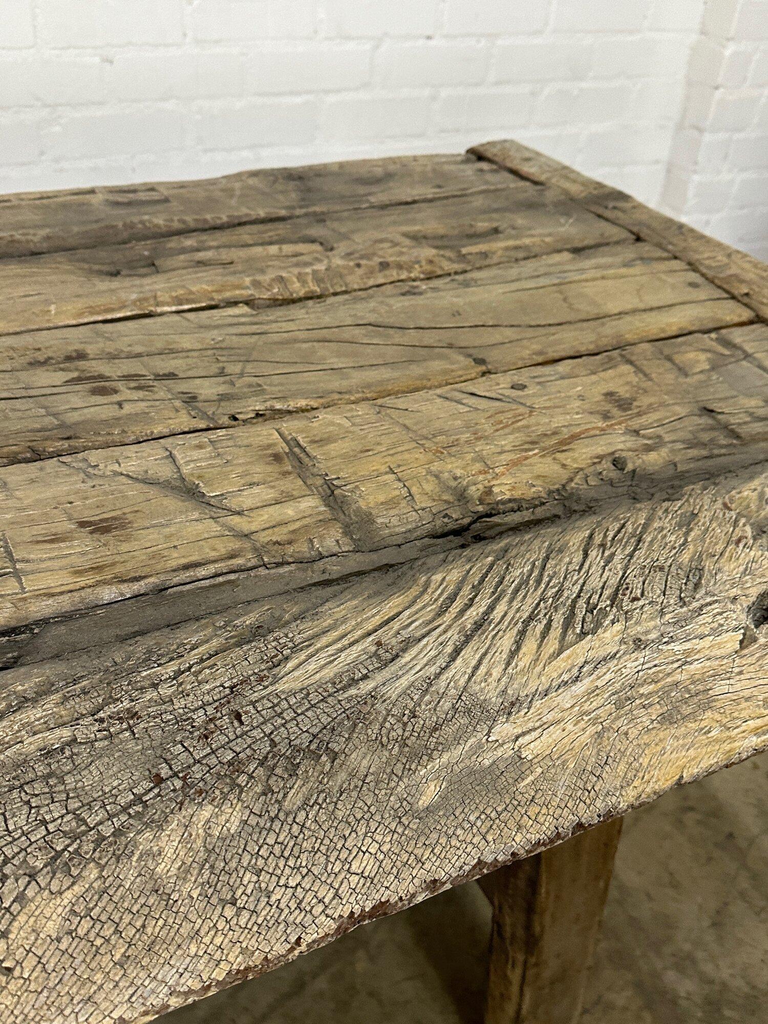 Early Primitive dining table In Good Condition For Sale In Los Angeles, CA