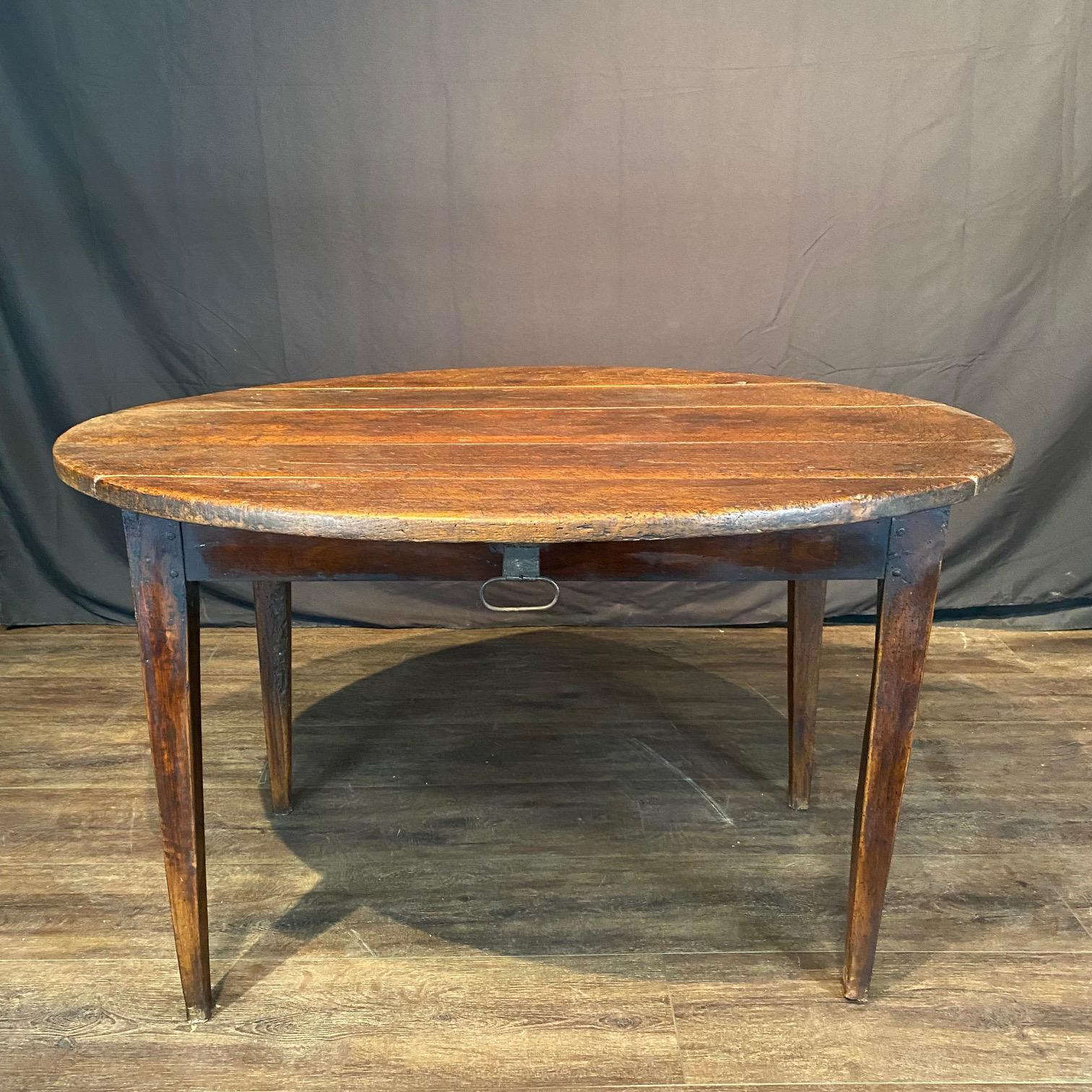 Early Primitive French Country 18th Century Oval Drop Leaf Side or Dining Table For Sale 5