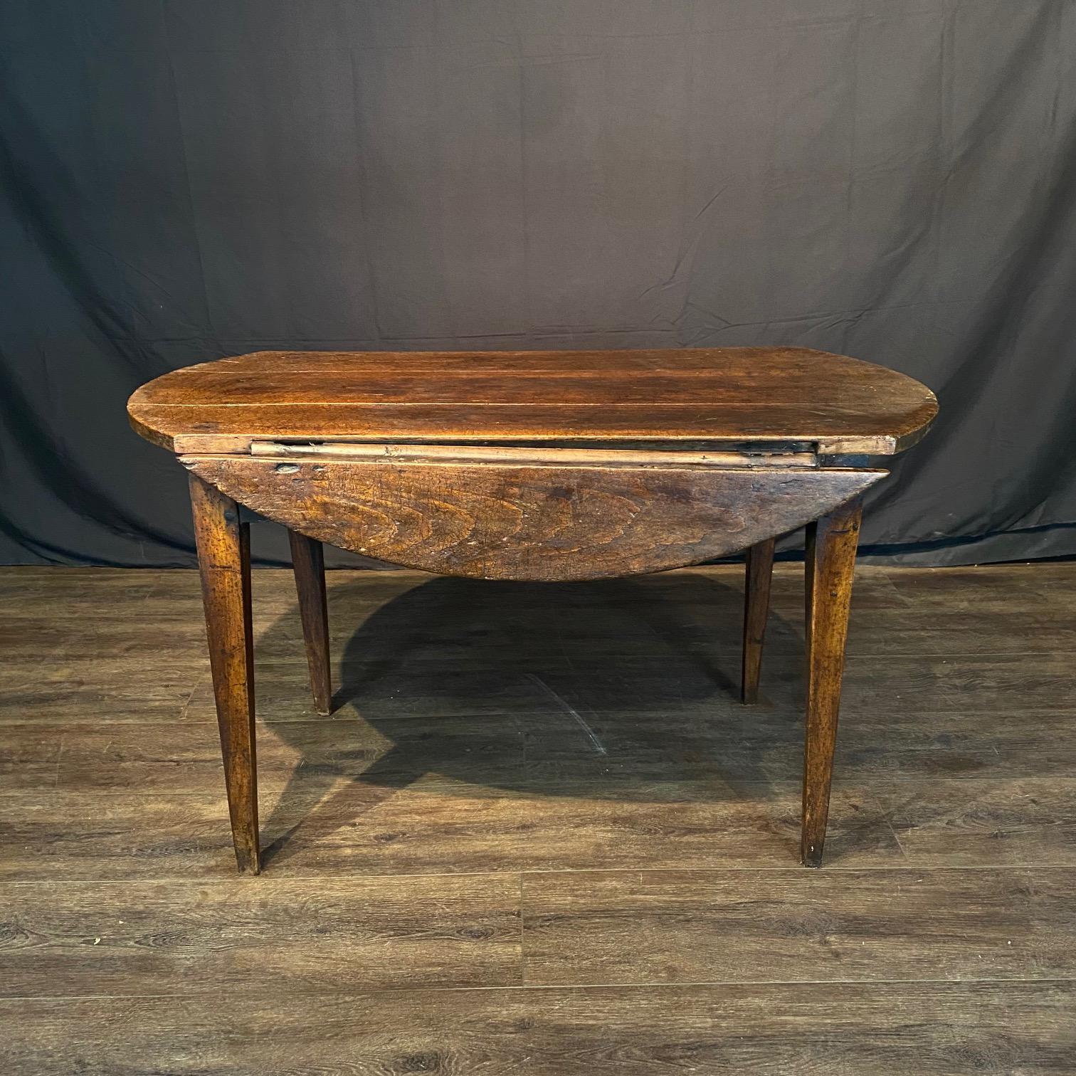 Rustic Early Primitive French Country 18th Century Oval Drop Leaf Side or Dining Table For Sale