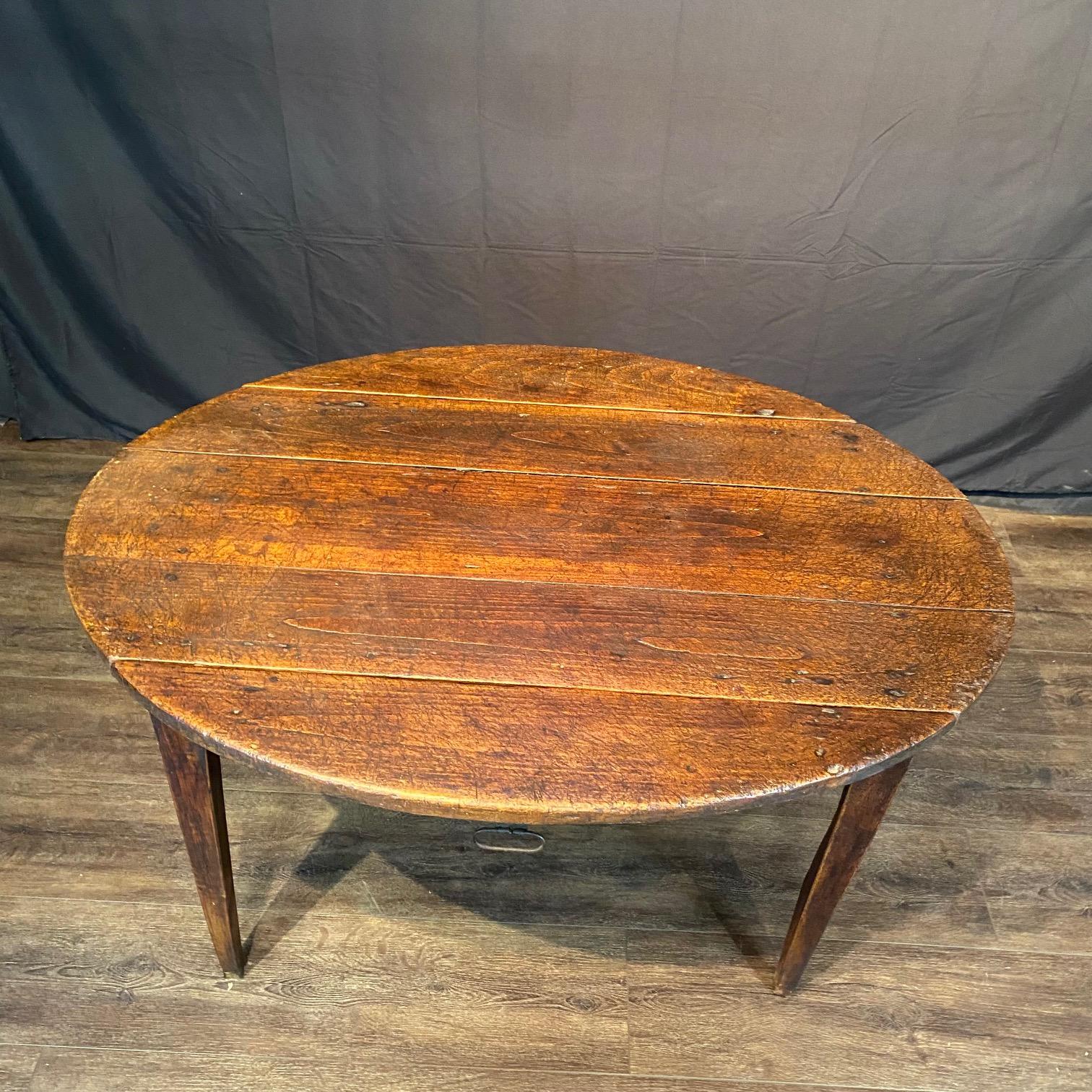 Early Primitive French Country 18th Century Oval Drop Leaf Side or Dining Table For Sale 1