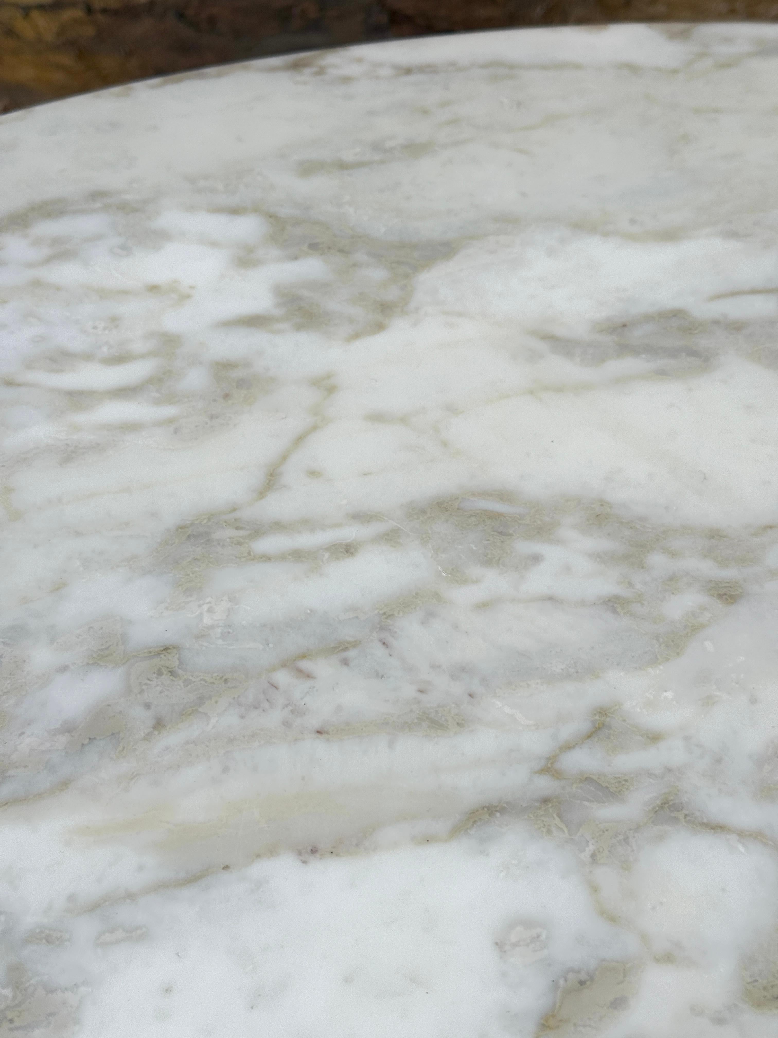 Haut Saarinen Tulip avec plateau en marbre Knoll, première production 42 pouces en vente 3