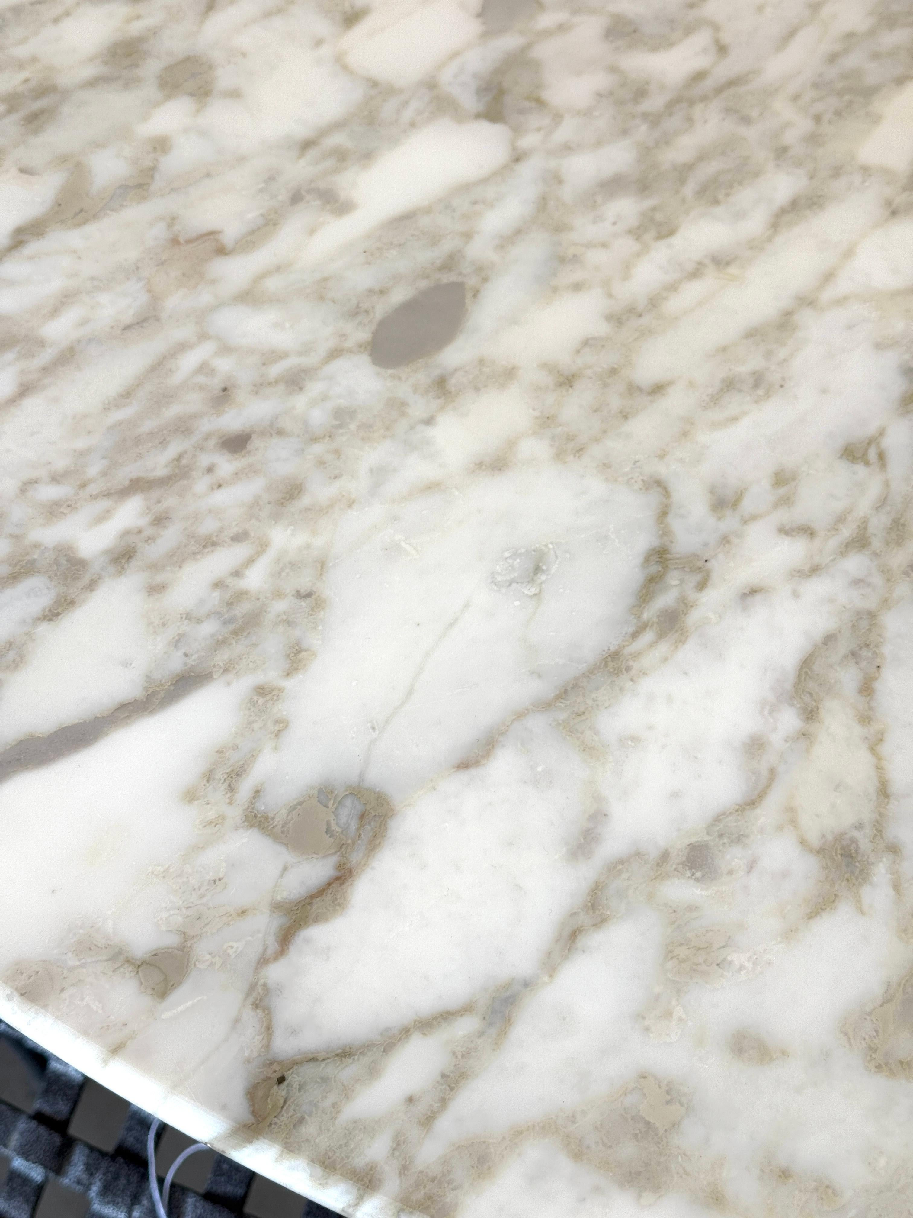 Haut Saarinen Tulip avec plateau en marbre Knoll, première production 42 pouces en vente 11